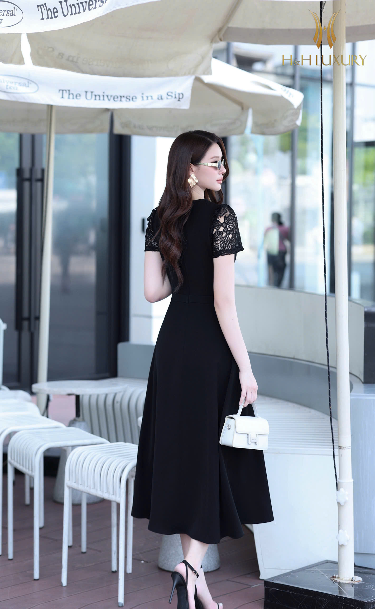 ĐẦM XÒE ĐEN PHỐI REN CÚC EO