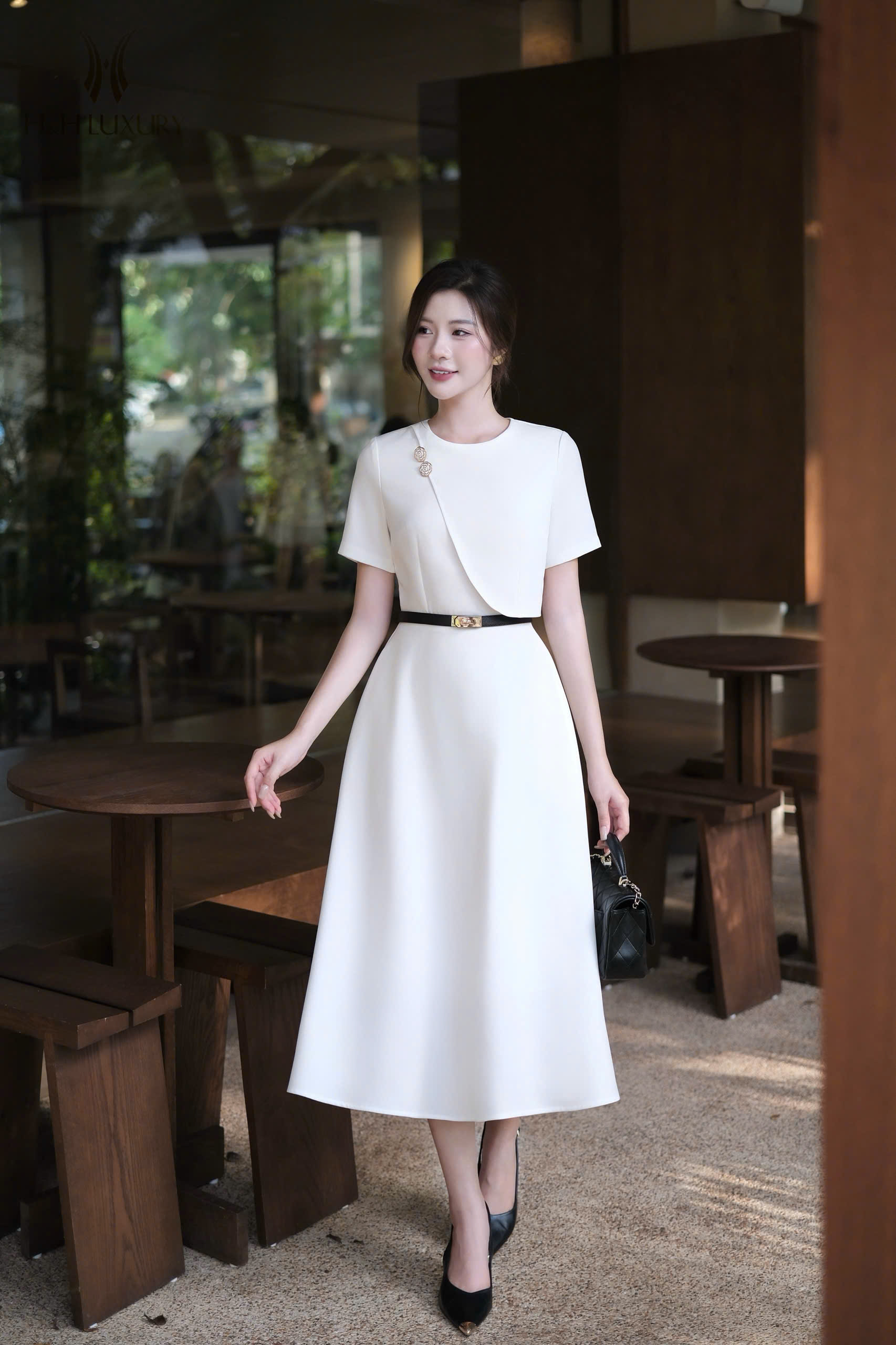 ĐẦM XÒE TRẮNG TÀ NGỰC ĐÍNH HOA TRÀ