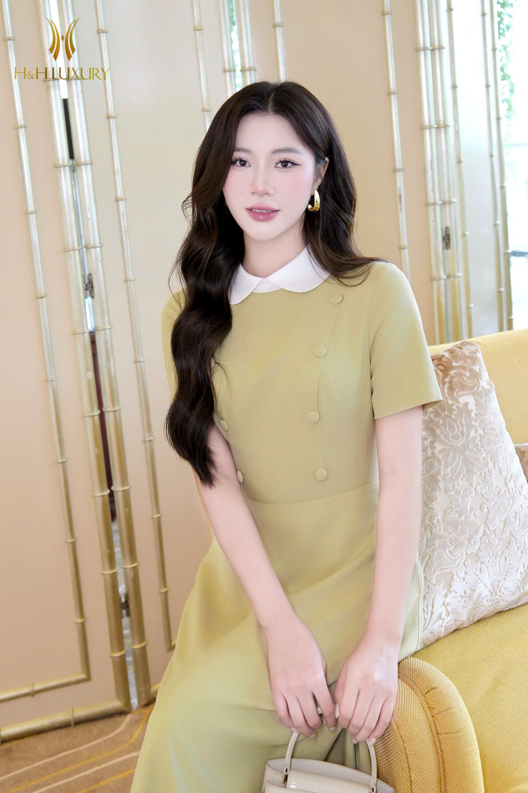 ĐẦM XÒE VÀNG CỐM PHỐI CỔ ĐÍNH CÚC