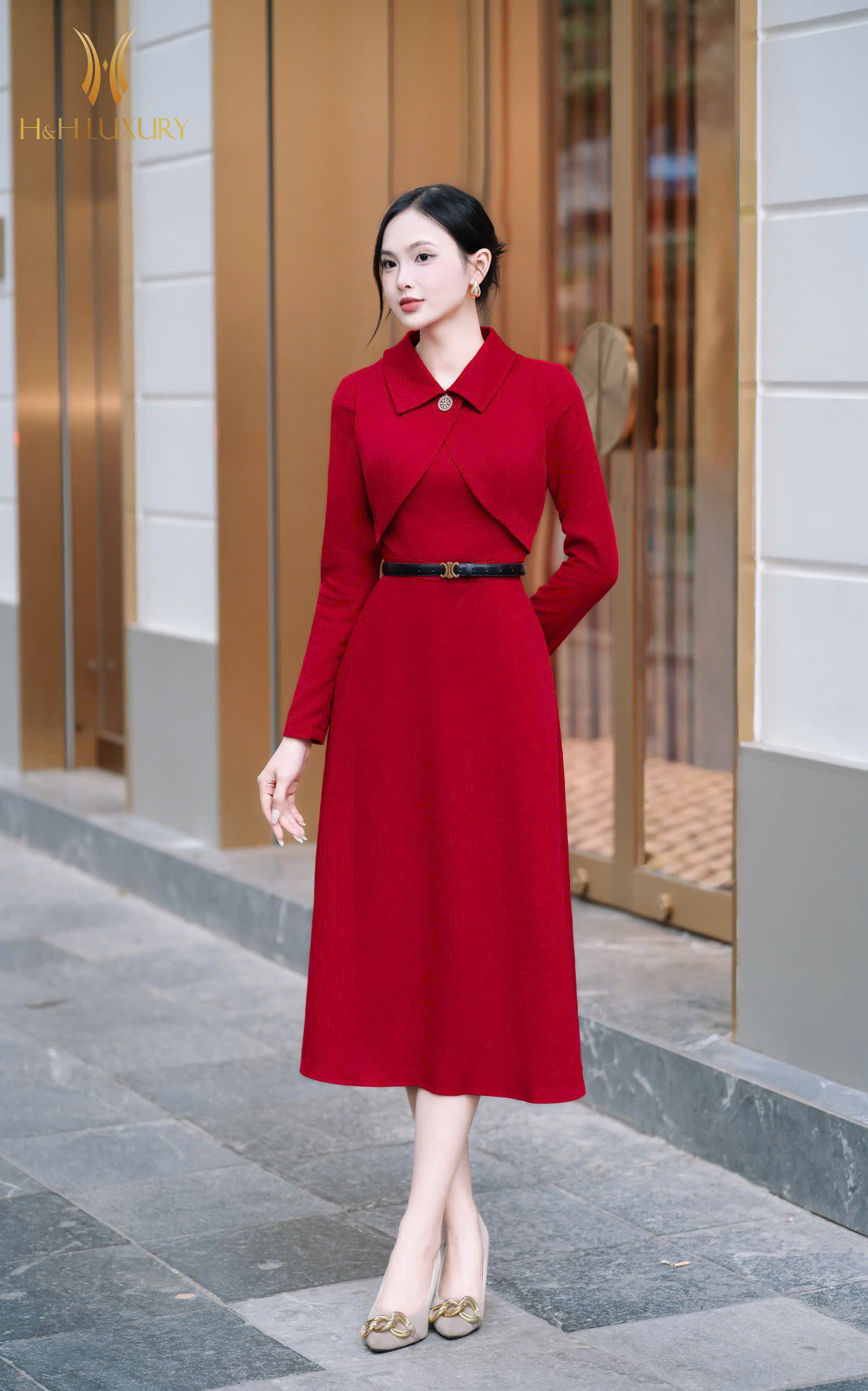 ĐẦM XÒE ĐỎ TÀ NGỰC ĐÍNH KHUY