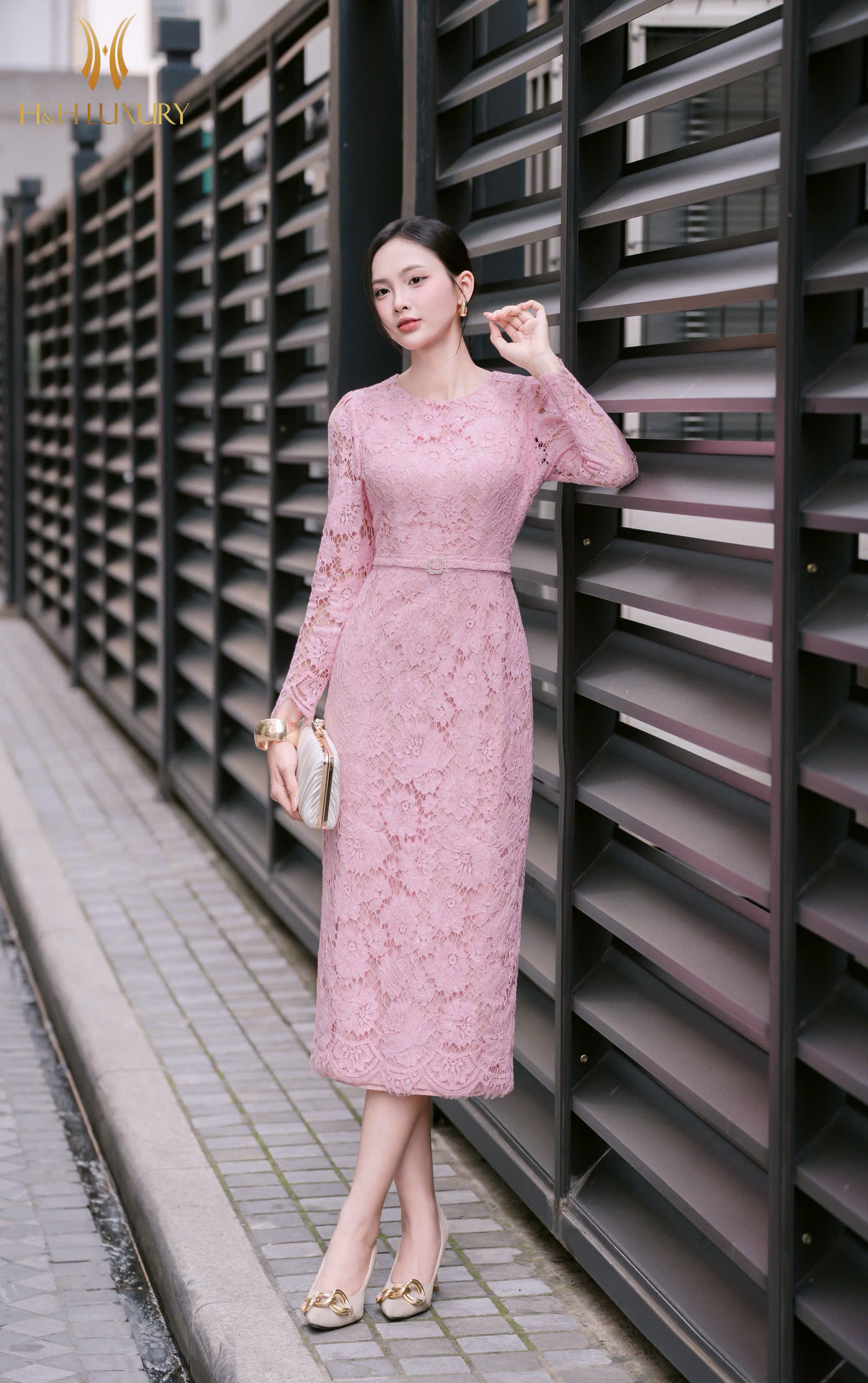 ĐẦM BÚT CHÌ REN HỒNG ĐAI EO