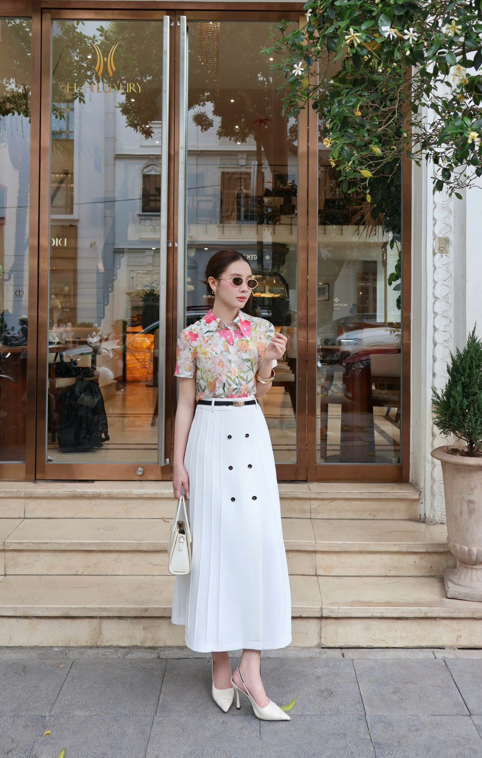 CHÂN VÁY TRẮNG DÁNG A BẤU LY ĐÍNH CÚC