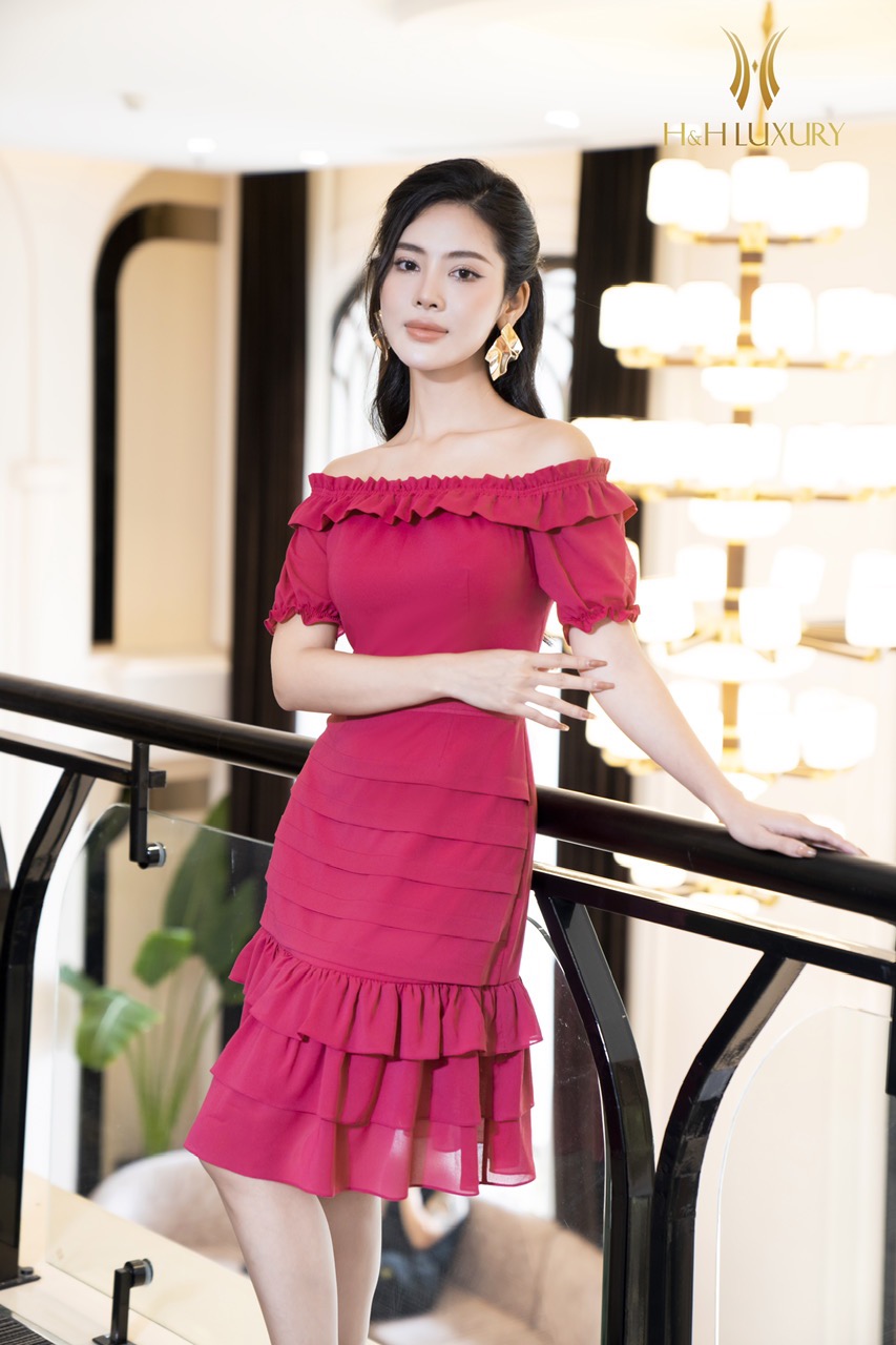 Đầm ôm hồng sen trễ vai xếp li thân