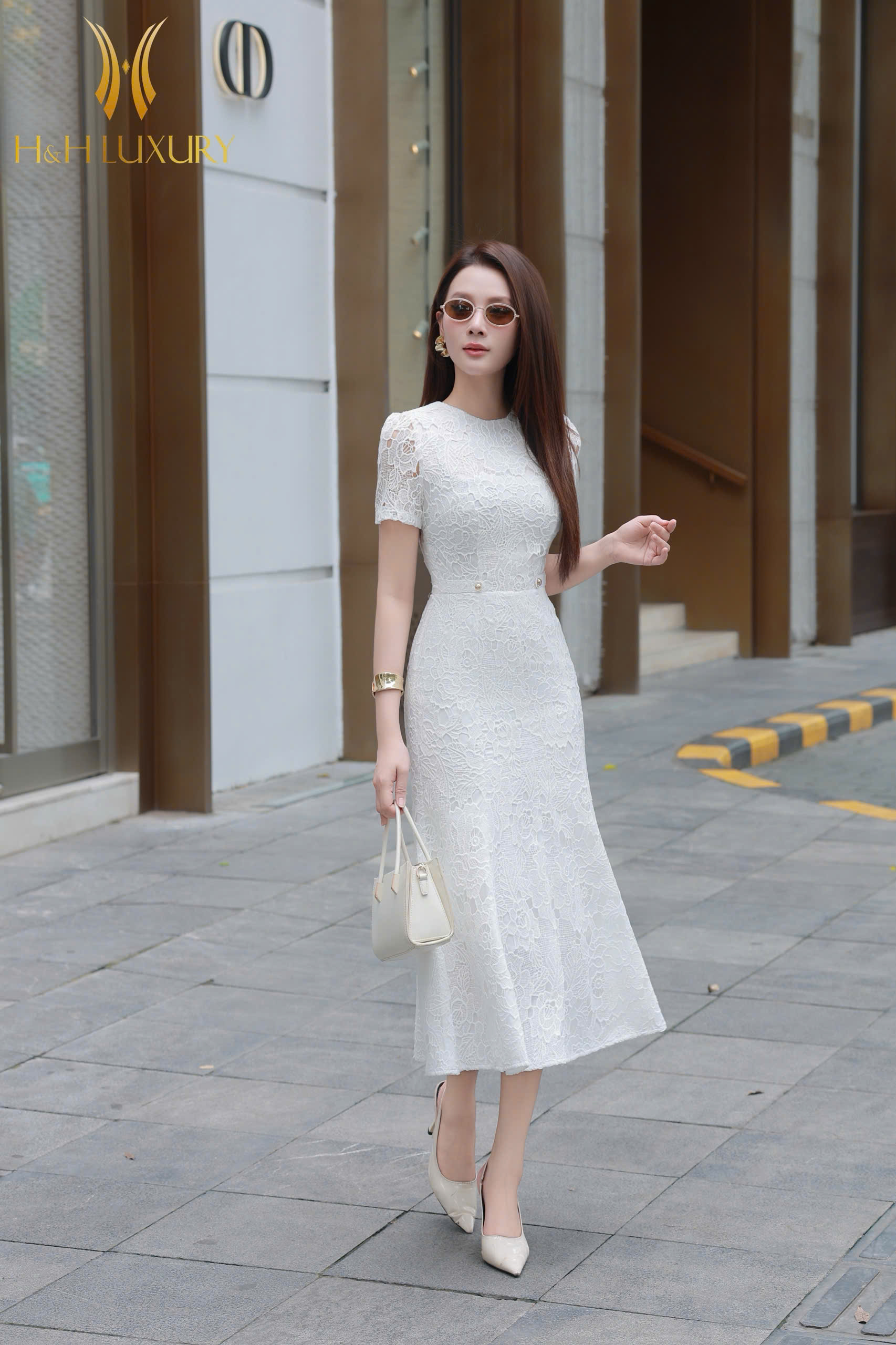 ĐẦM REN TRẮNG ĐUÔI CÁ CÚC EO