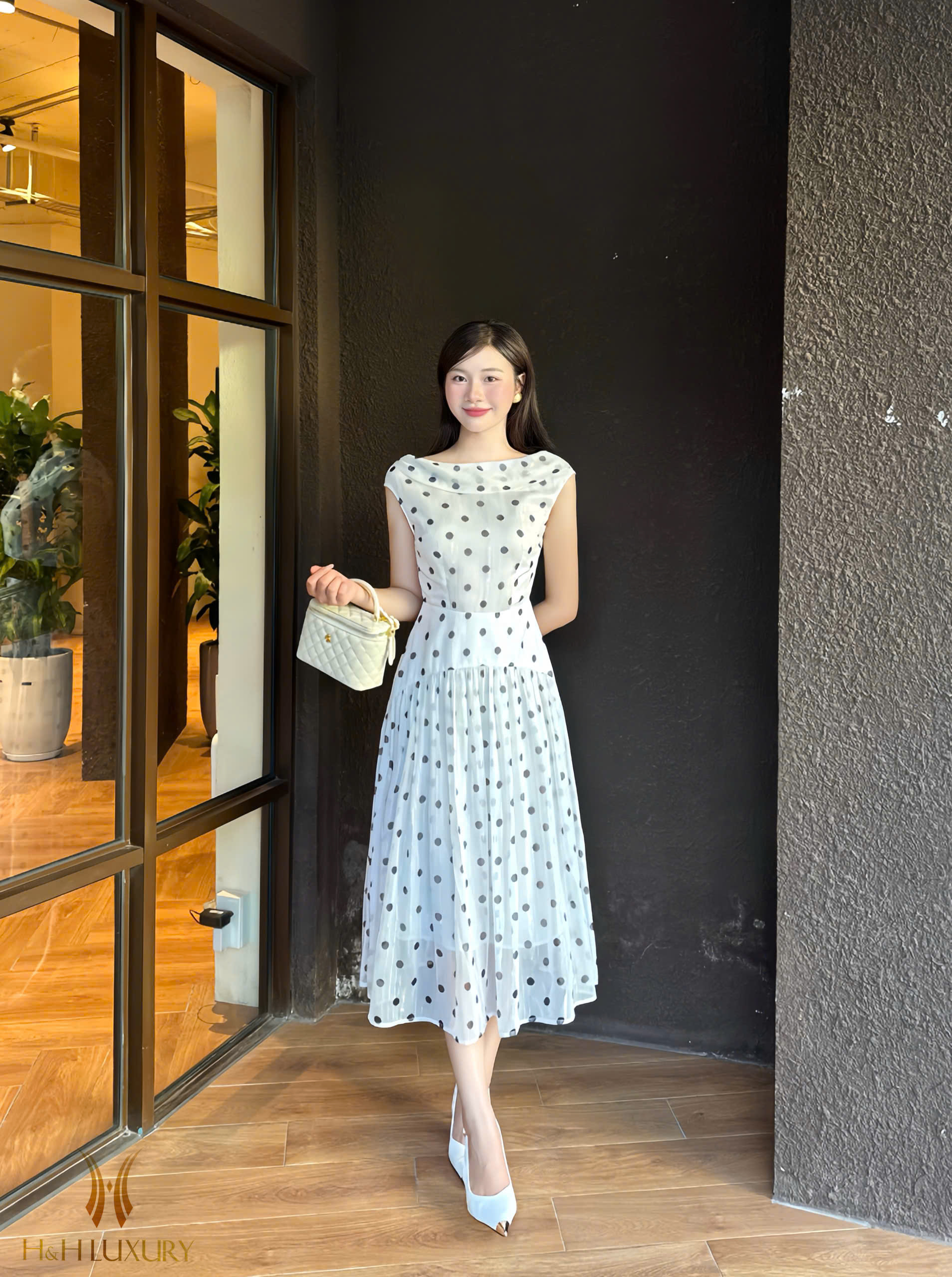 ĐẦM TƠ CHẤM BI CỔ V SAU