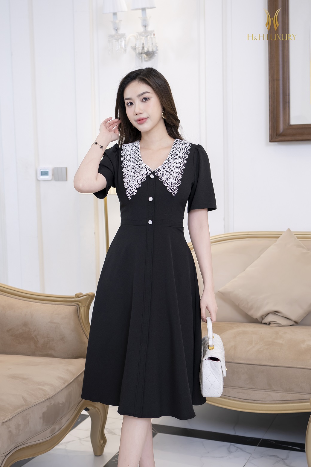 ĐẦM XÒE ĐEN PHỐI REN CỔ