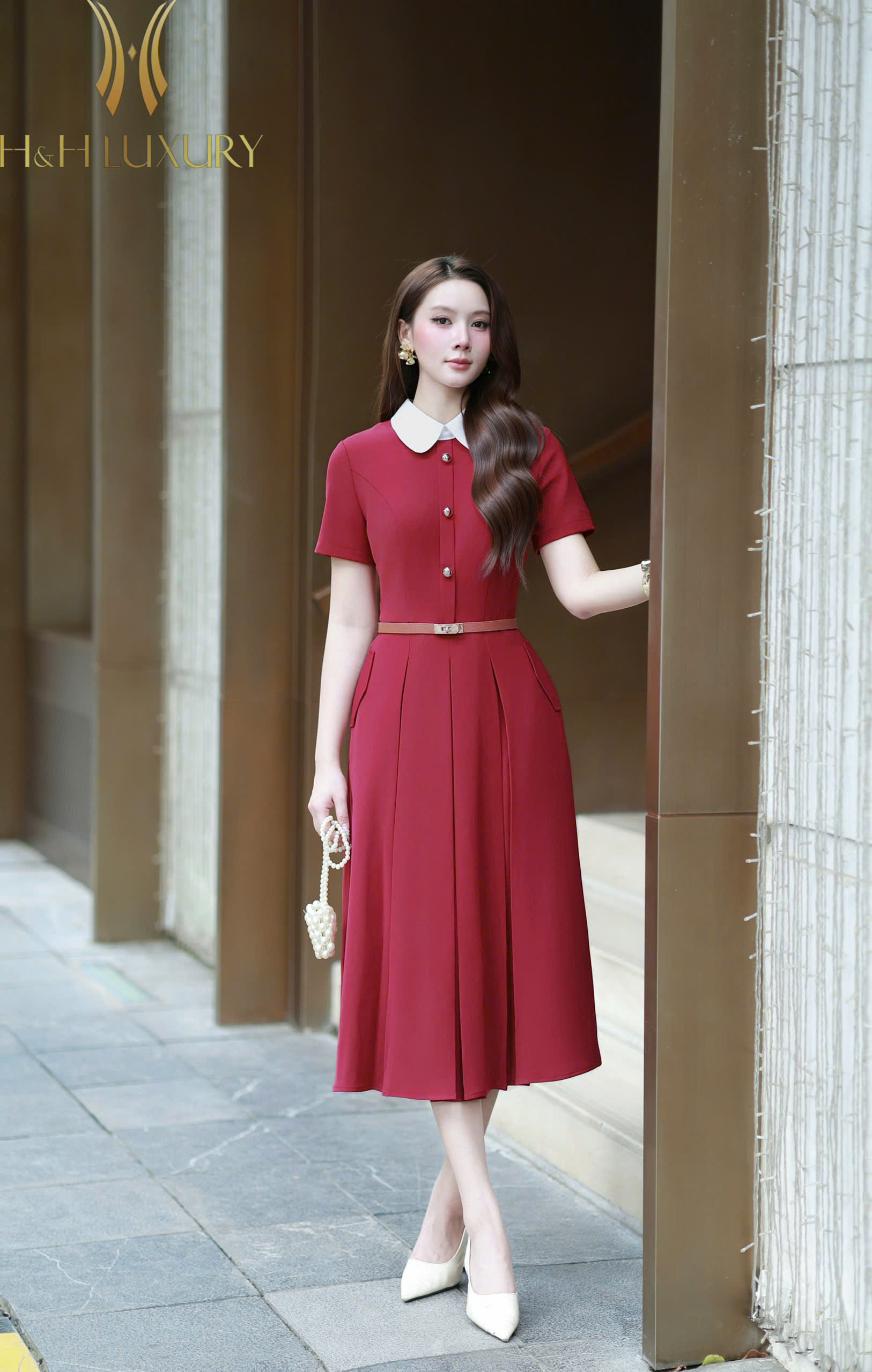 ĐẦM XÒE ĐỎ ĐÔ PHỐI CỔ TRẮNG