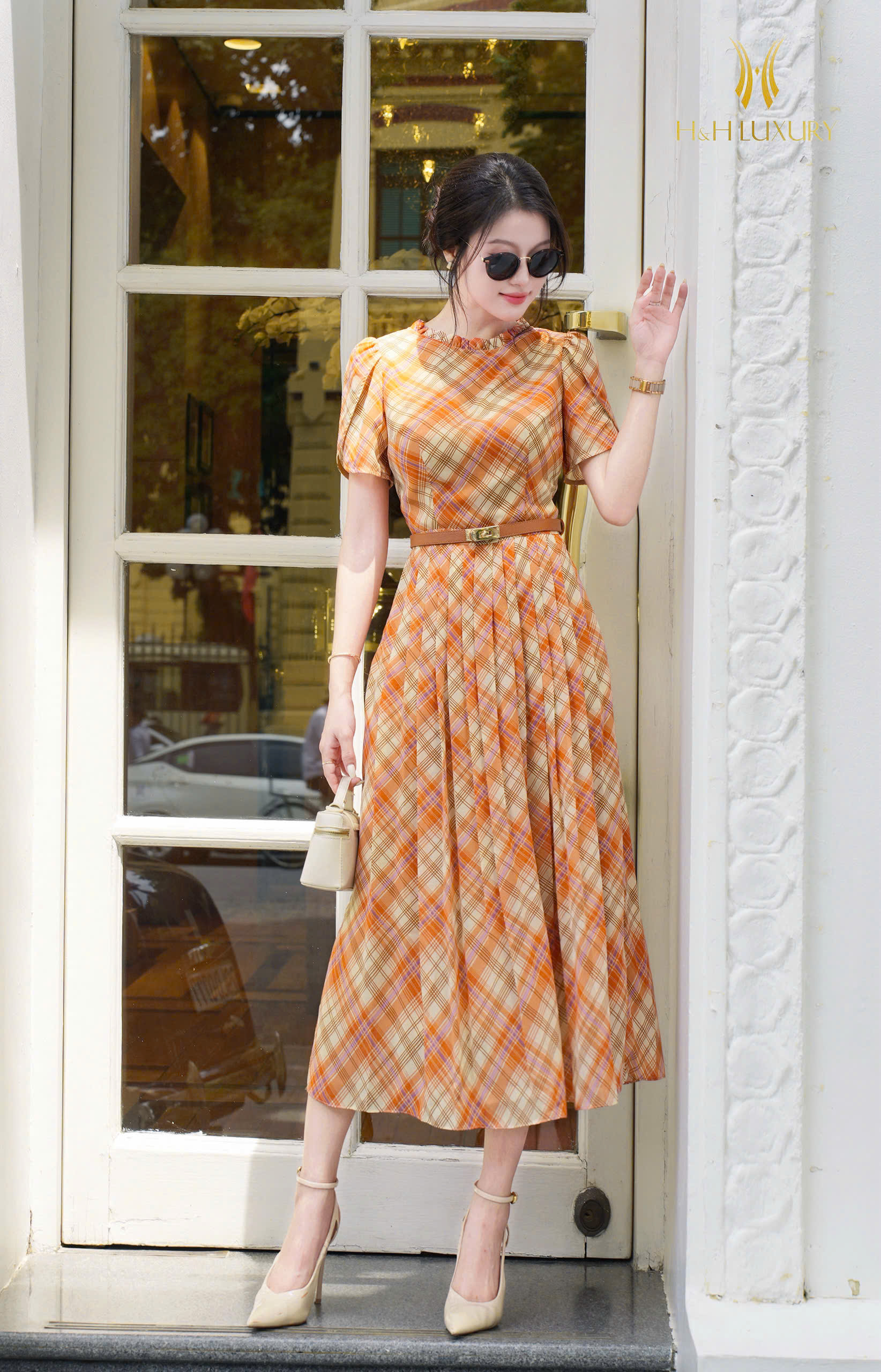 ĐẦM CHIFFON KẺ CAM XẾP LY THÂN