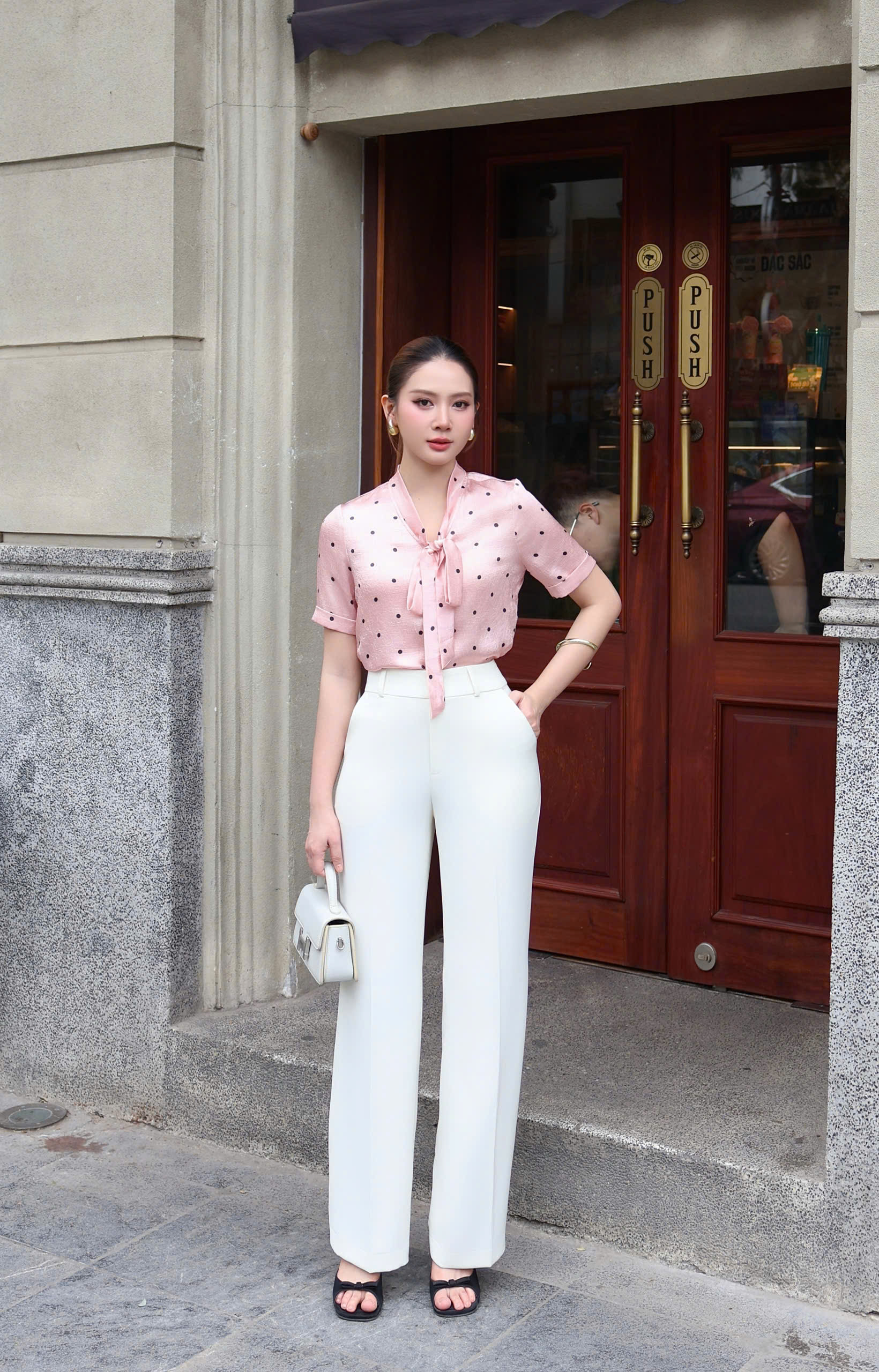 QUẦN XUÔNG KEM 2 TÚI TRƯỚC