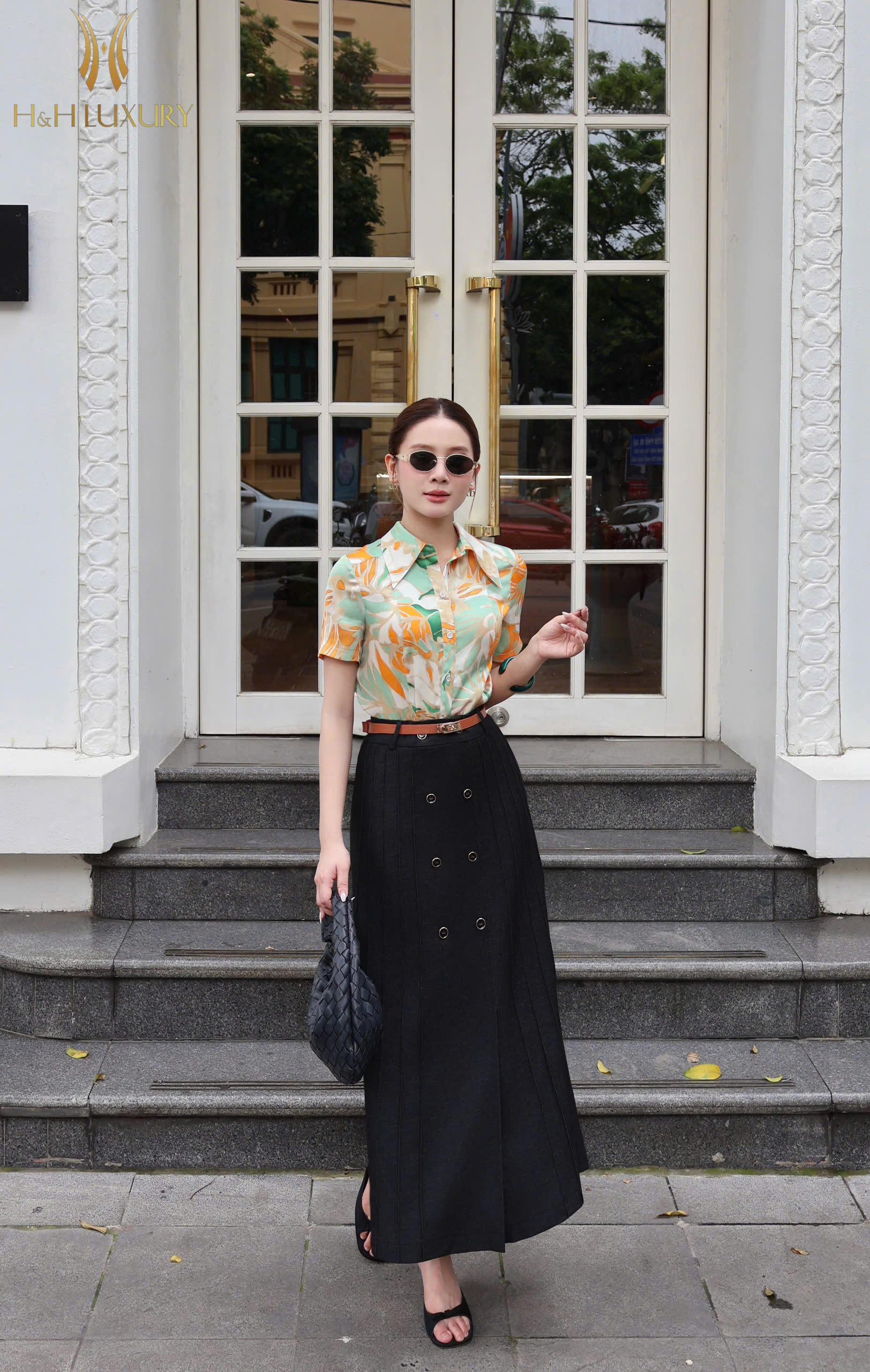 CHÂN VÁY A JEAN ĐEN BẤU LY ĐÍNH CÚC