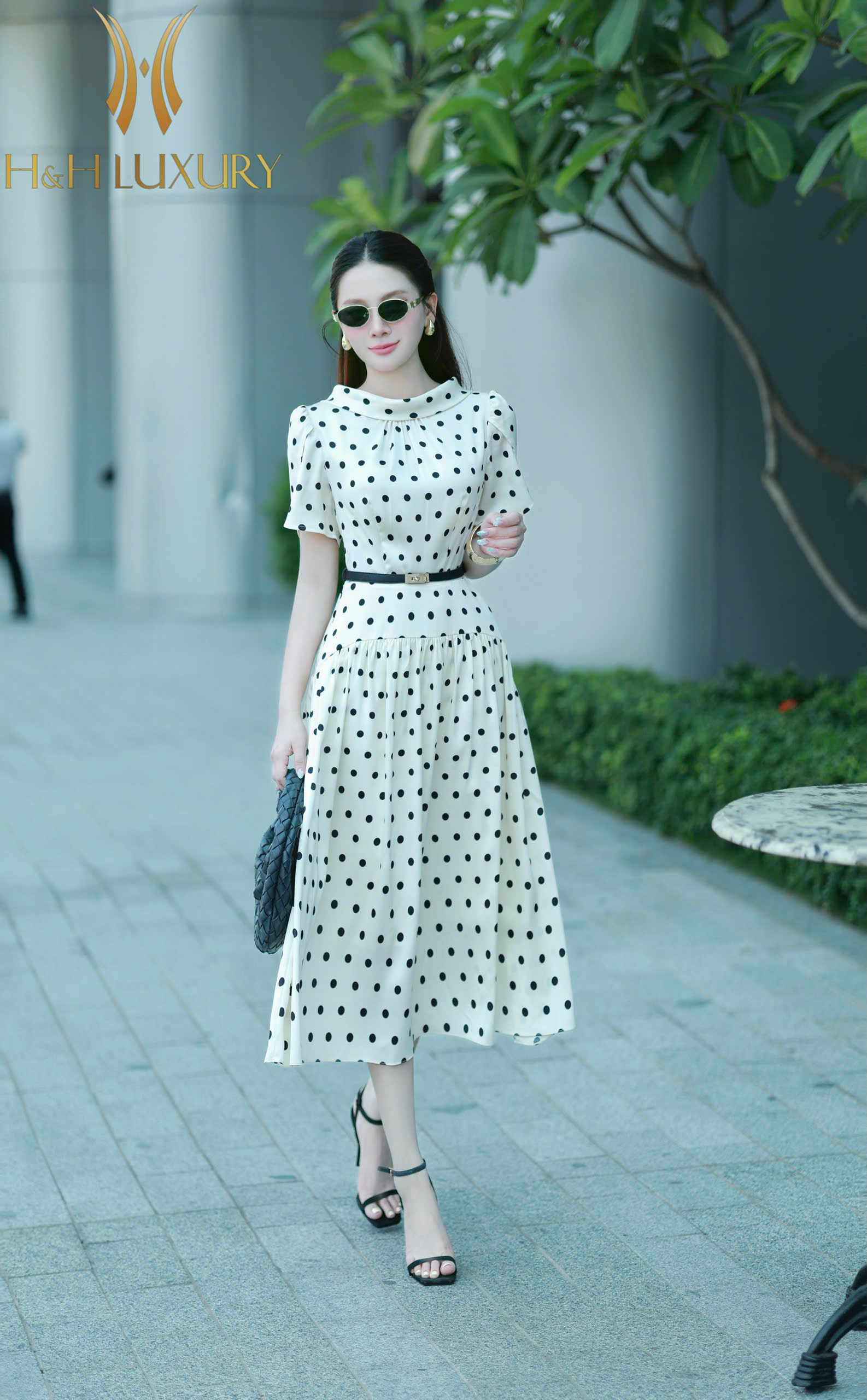 ĐẦM LỤA BI KEM CỔ V SAU