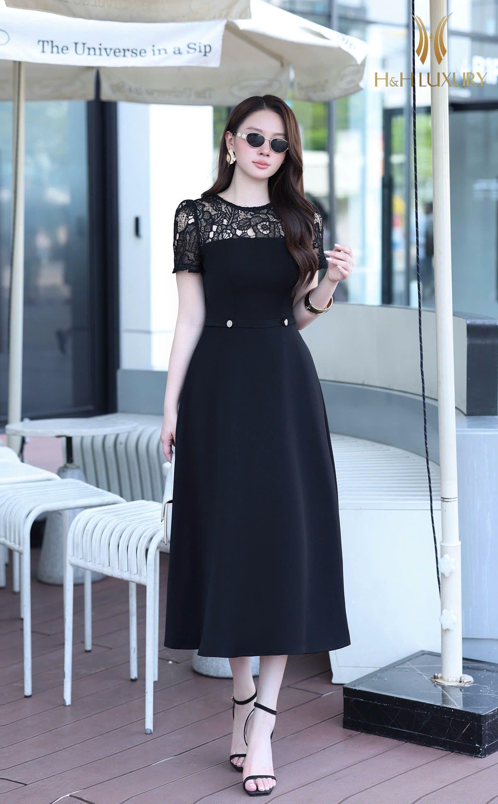 ĐẦM XÒE ĐEN PHỐI REN CÚC EO