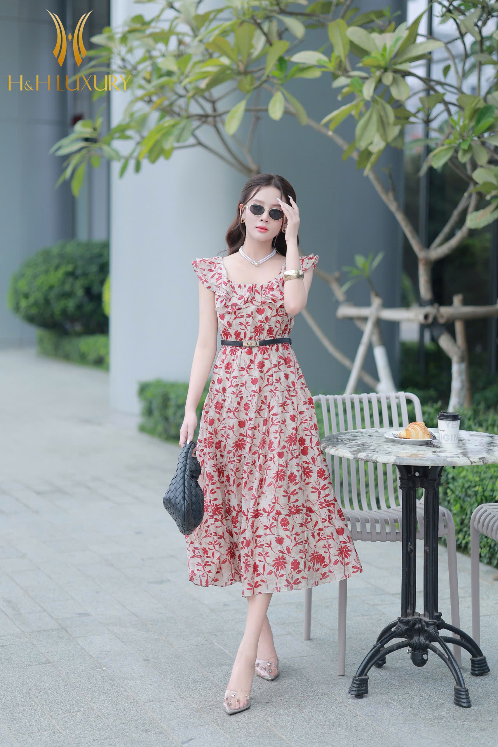 ĐẦM XÒE HOA ĐỎ CHUN EO