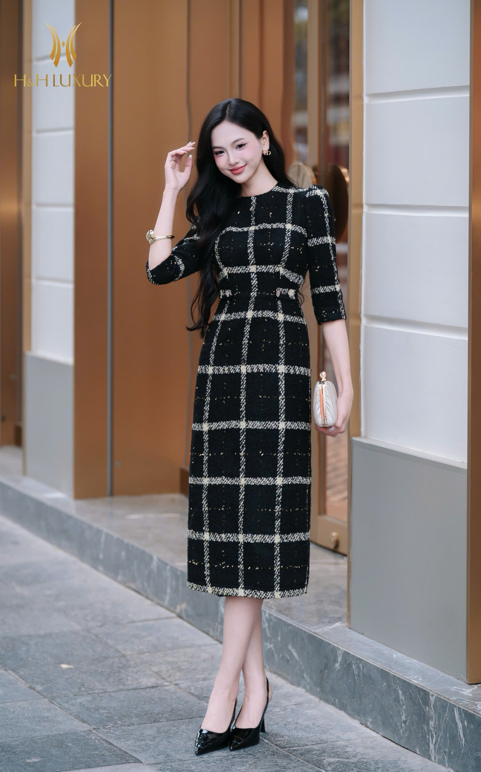 ĐẦM DẠ LÔNG THỎ KẺ ĐEN CÚC EO