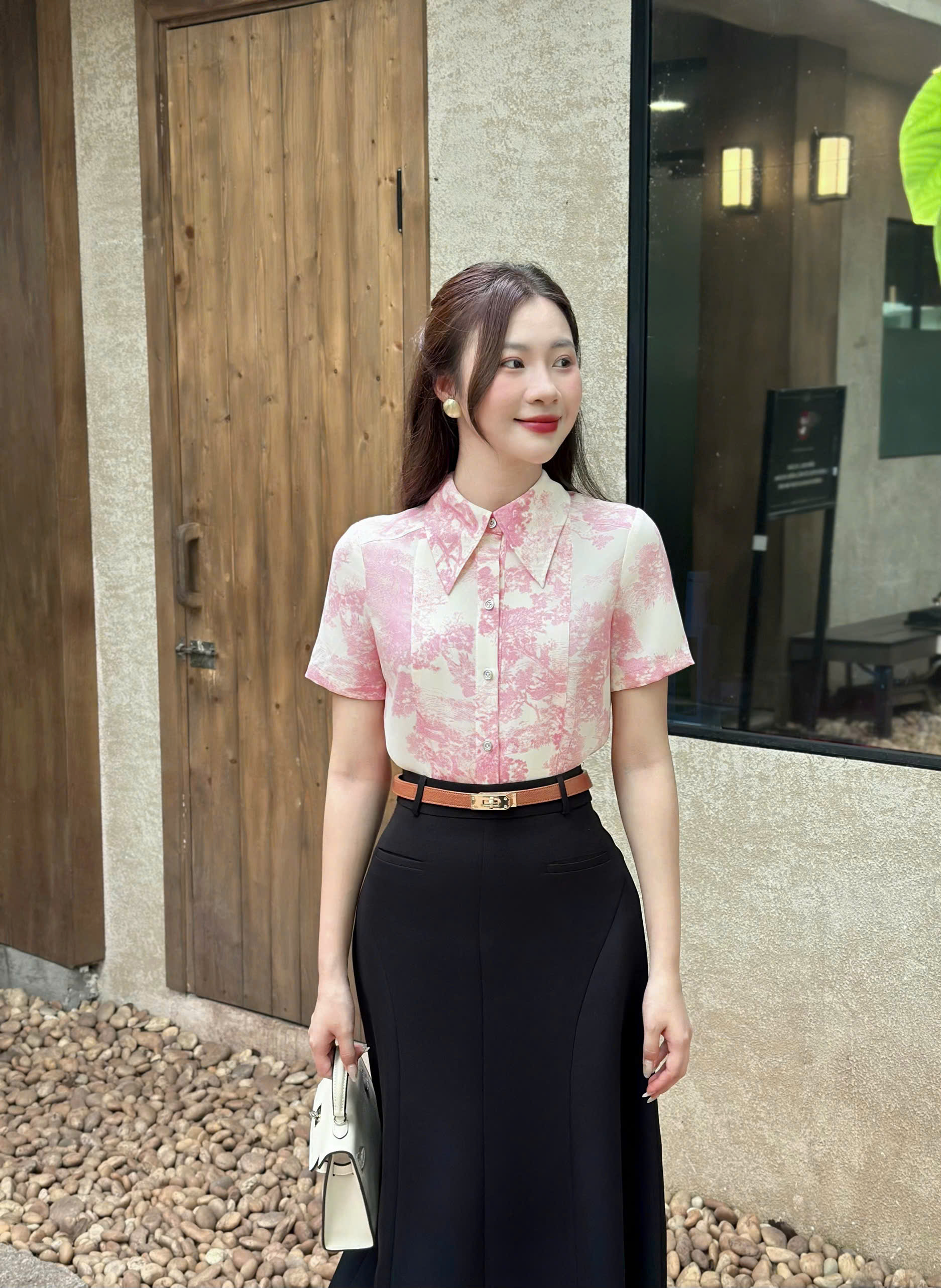 ÁO SƠ MI CỔ ĐỨC HỌA TIẾT HỒNG MÃ
