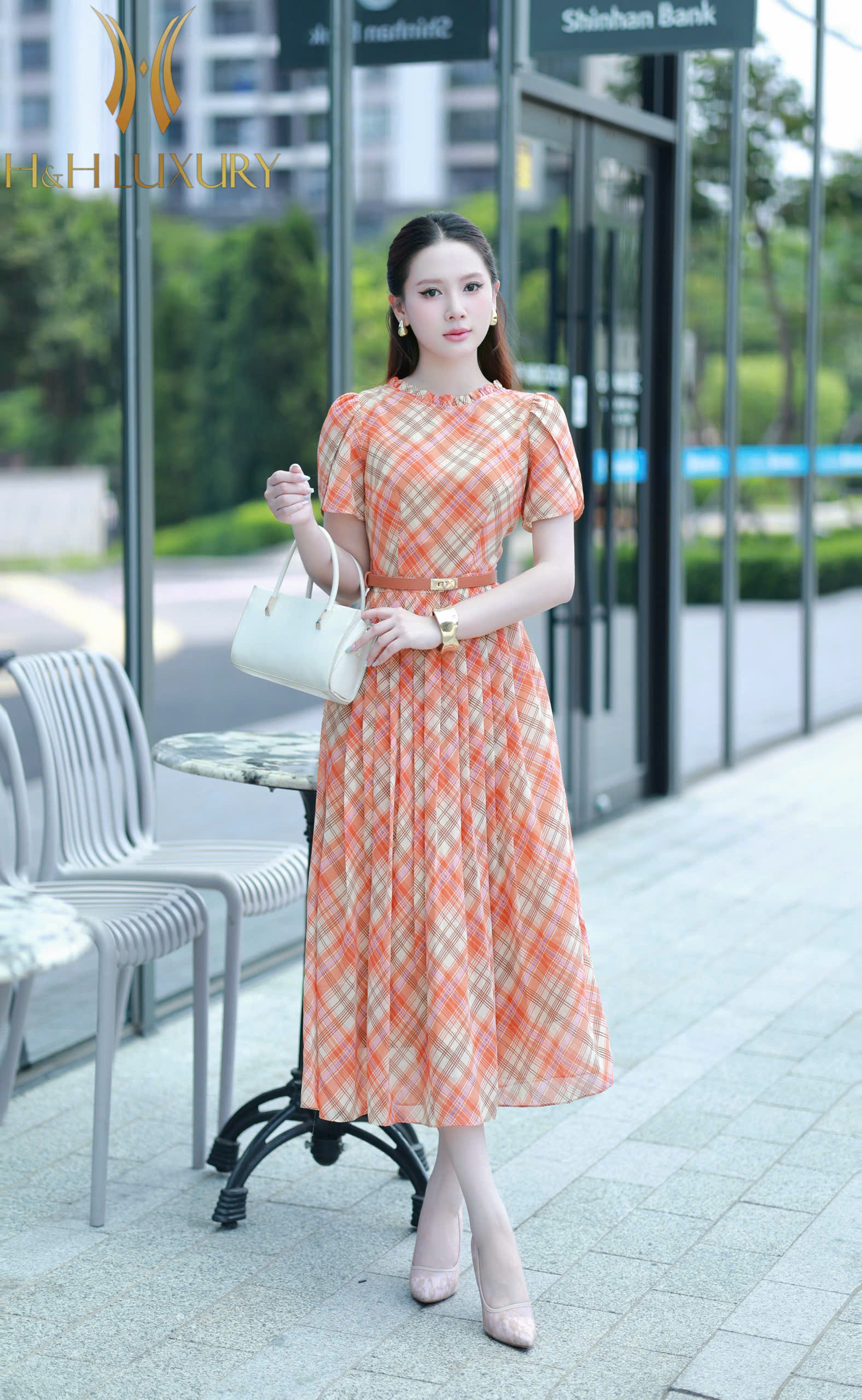 ĐẦM CHIFFON KẺ CAM XẾP LY THÂN