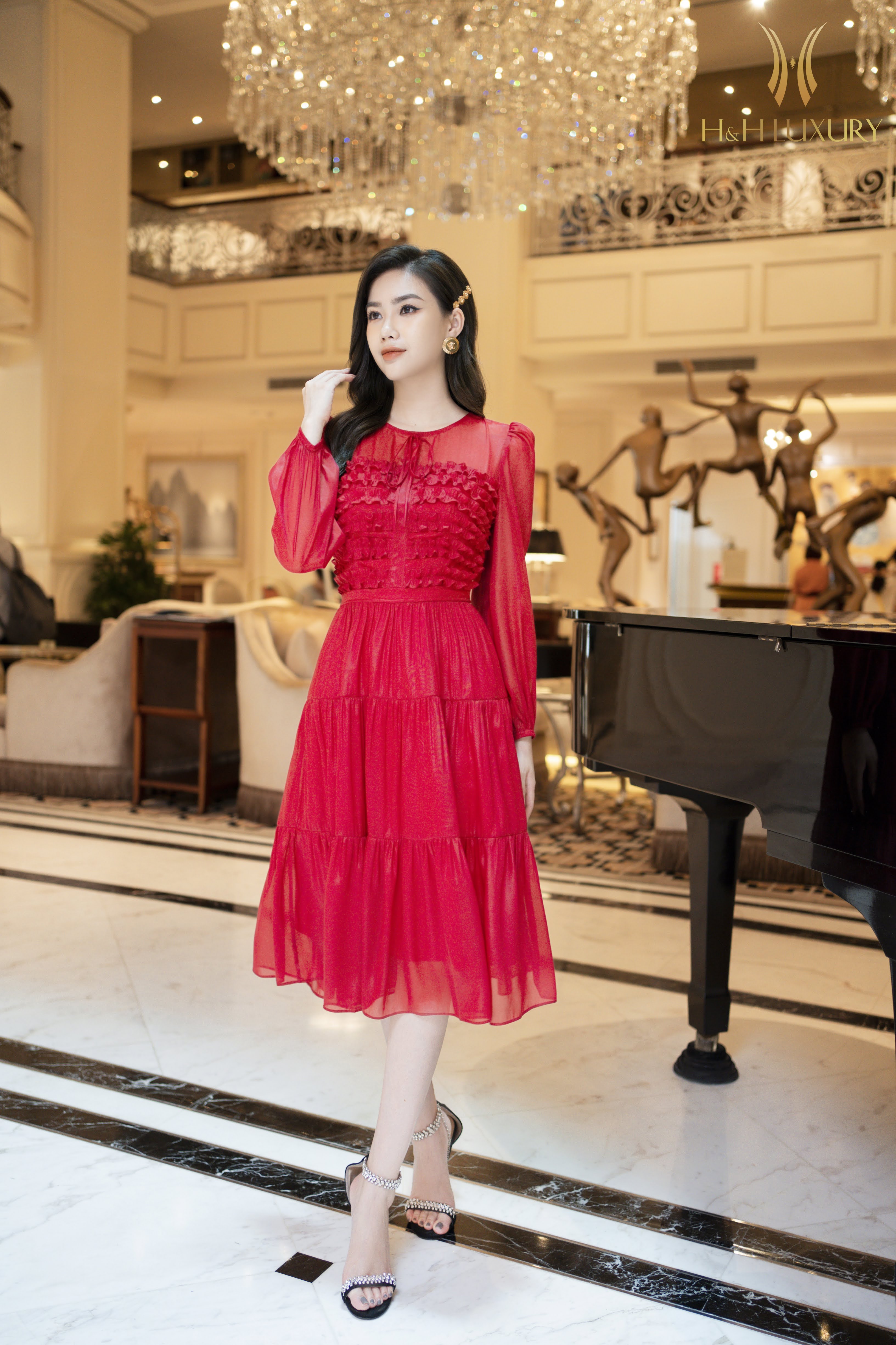 Đầm xòe đỏ bèo thân tay dài nhún 3 tầng
