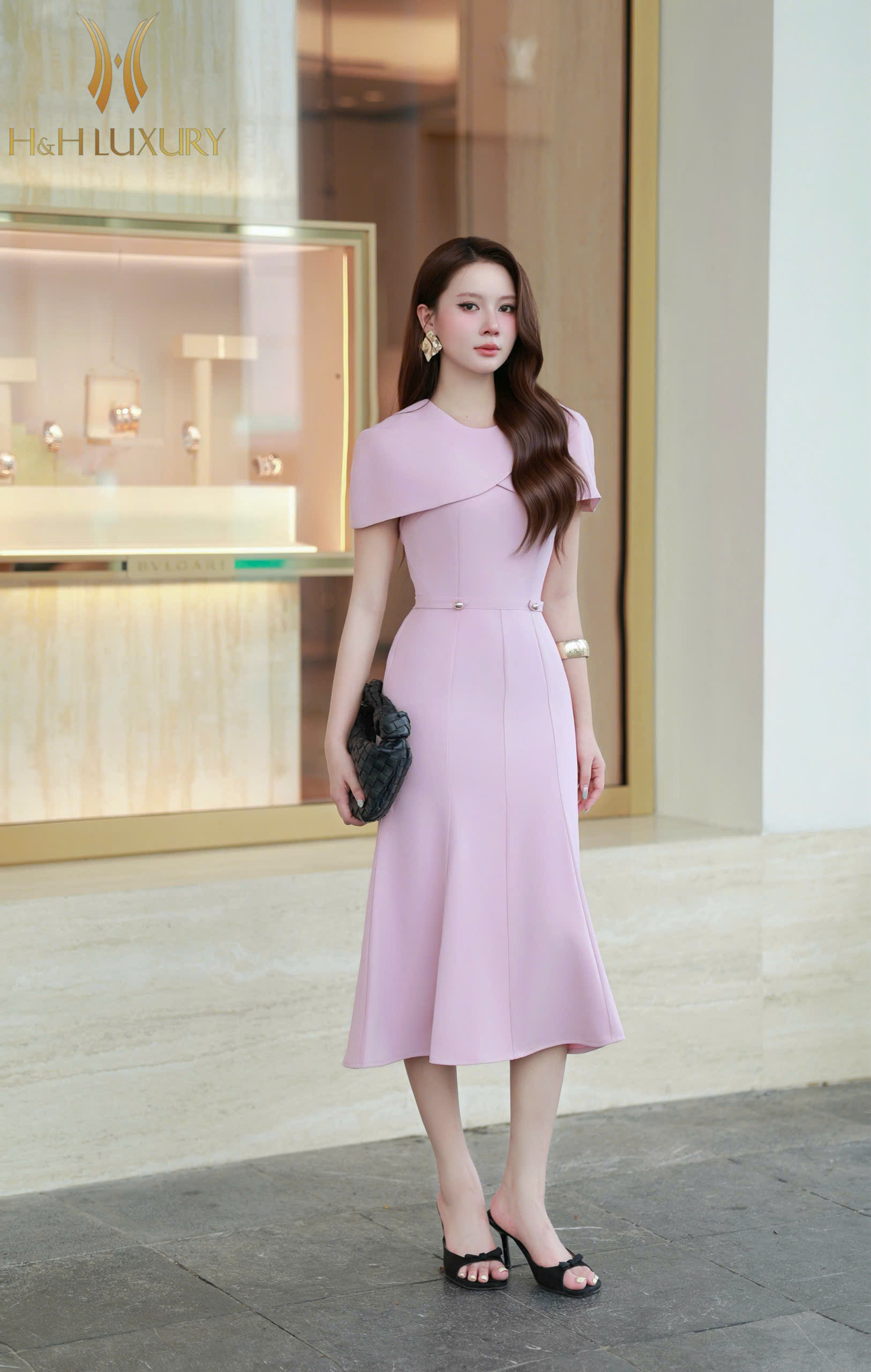 ĐẦM TIỆC ĐUÔI CÁ HỒNG TÀ NGỰC