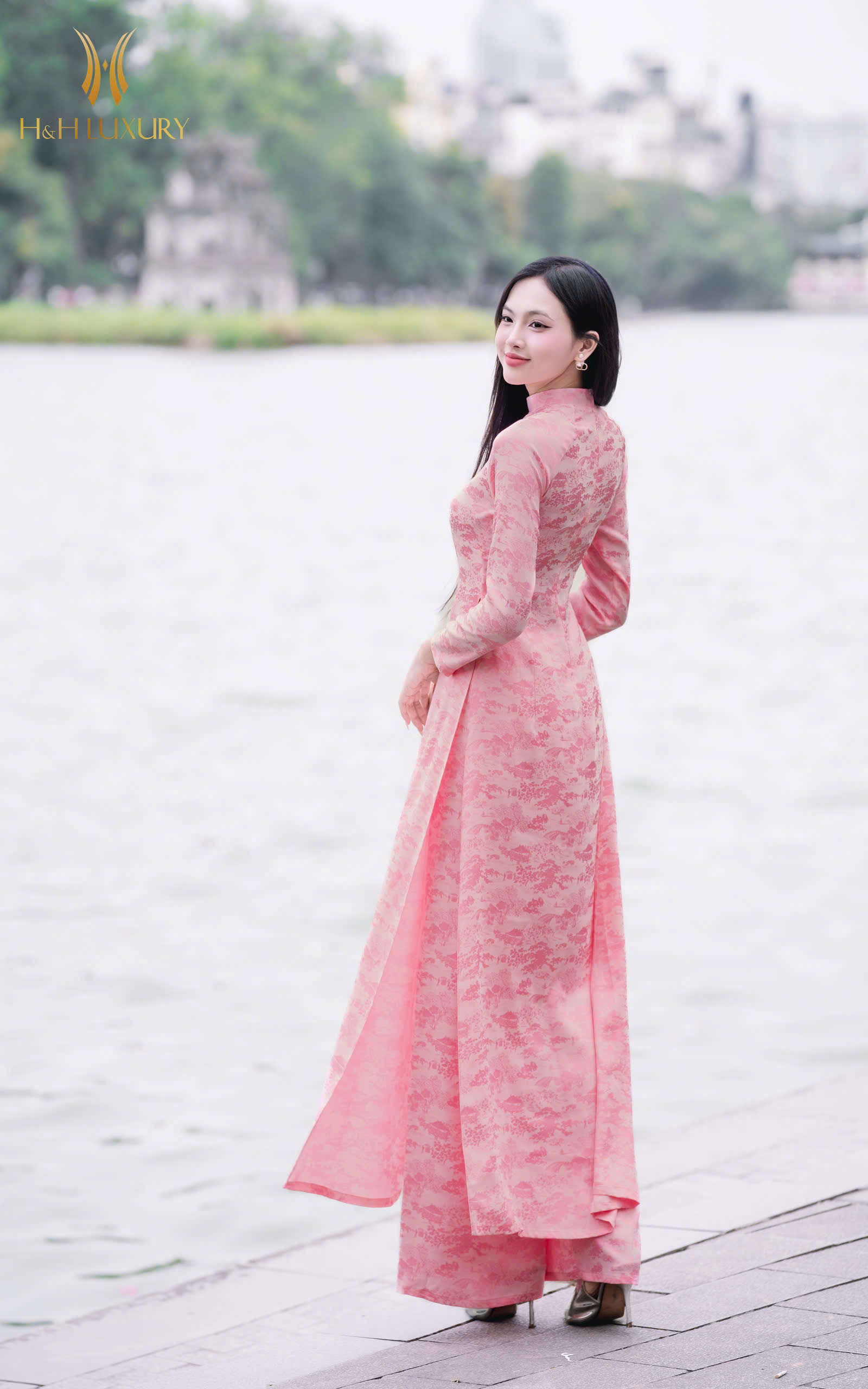 QUẦN ÁO DÀI GẤM HỒNG HỌA TIẾT