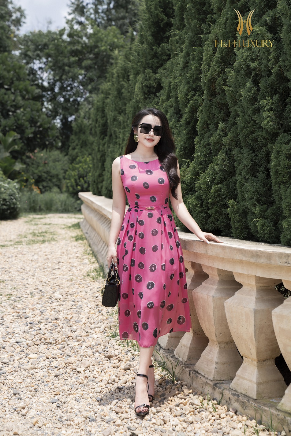 ĐẦM XÒE TƠ HỒNG CHẤM BI CỔ THUYỀN ĐAI EO