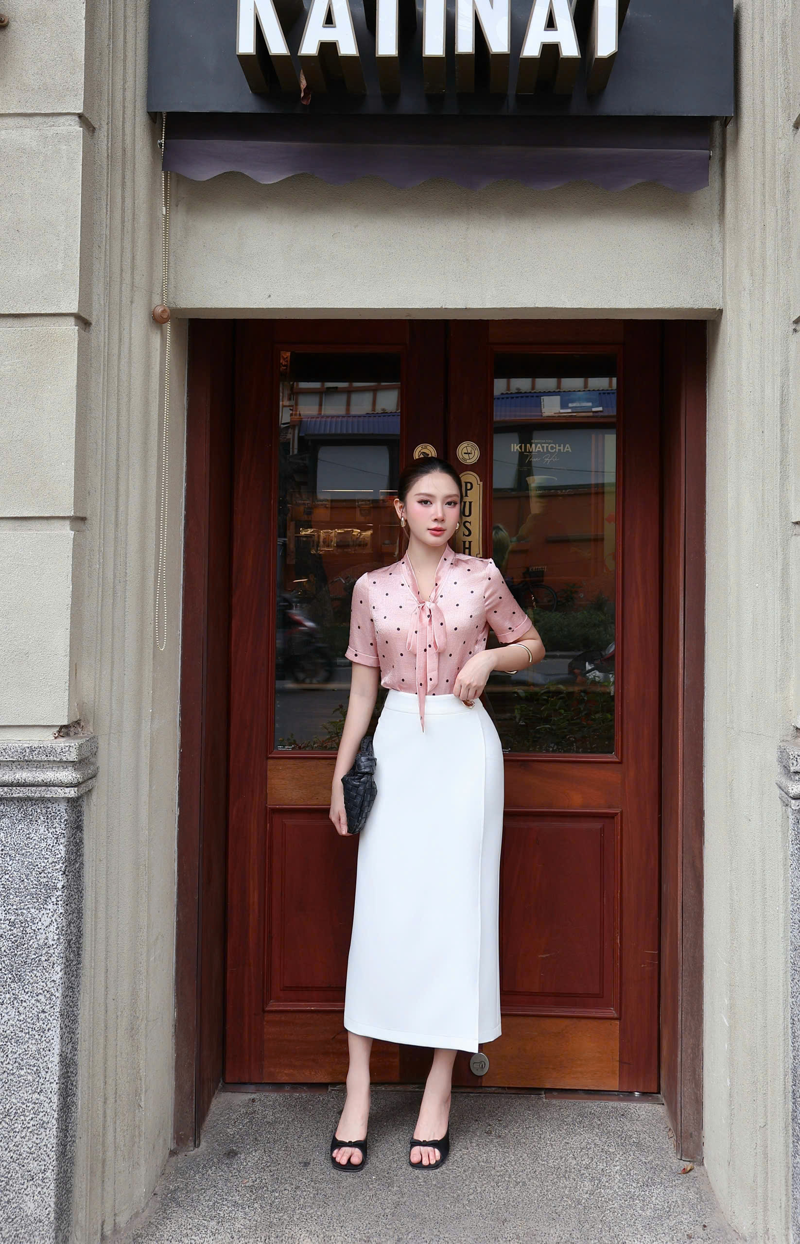 ÁO SƠ MI CHẤM BI HỒNG CỔ NƠ