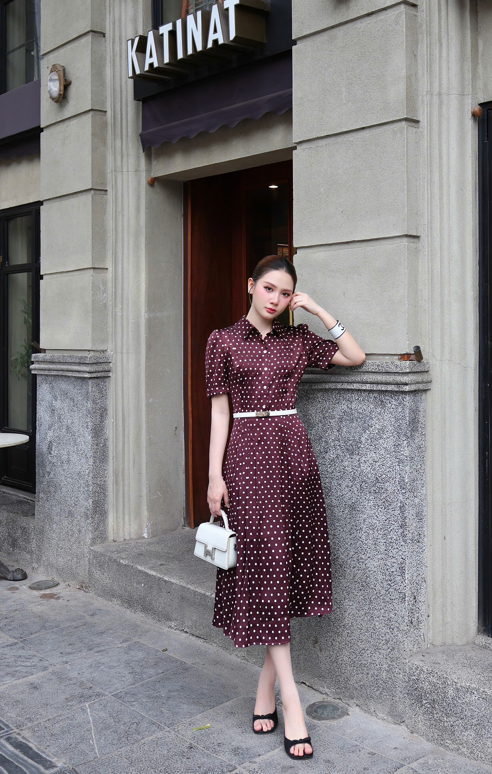 ĐẦM CHẤM BI ĐỎ MẬN CỔ ĐỨC