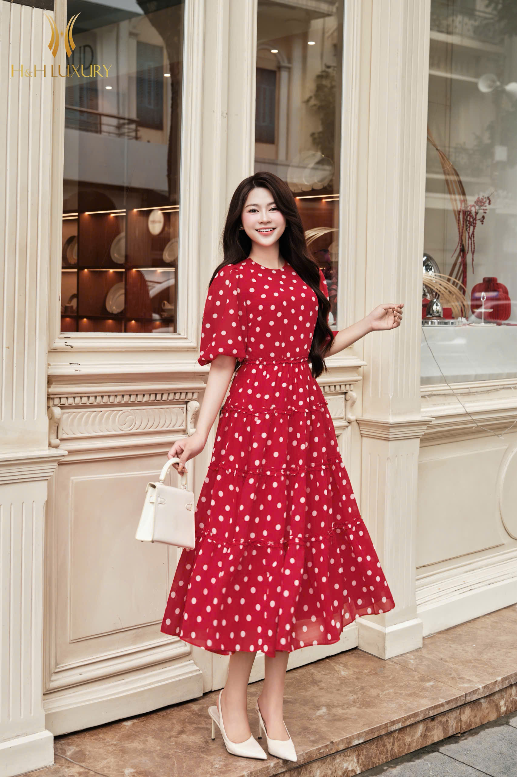 ĐẦM XÒE BI ĐỎ CỔ TRÒN