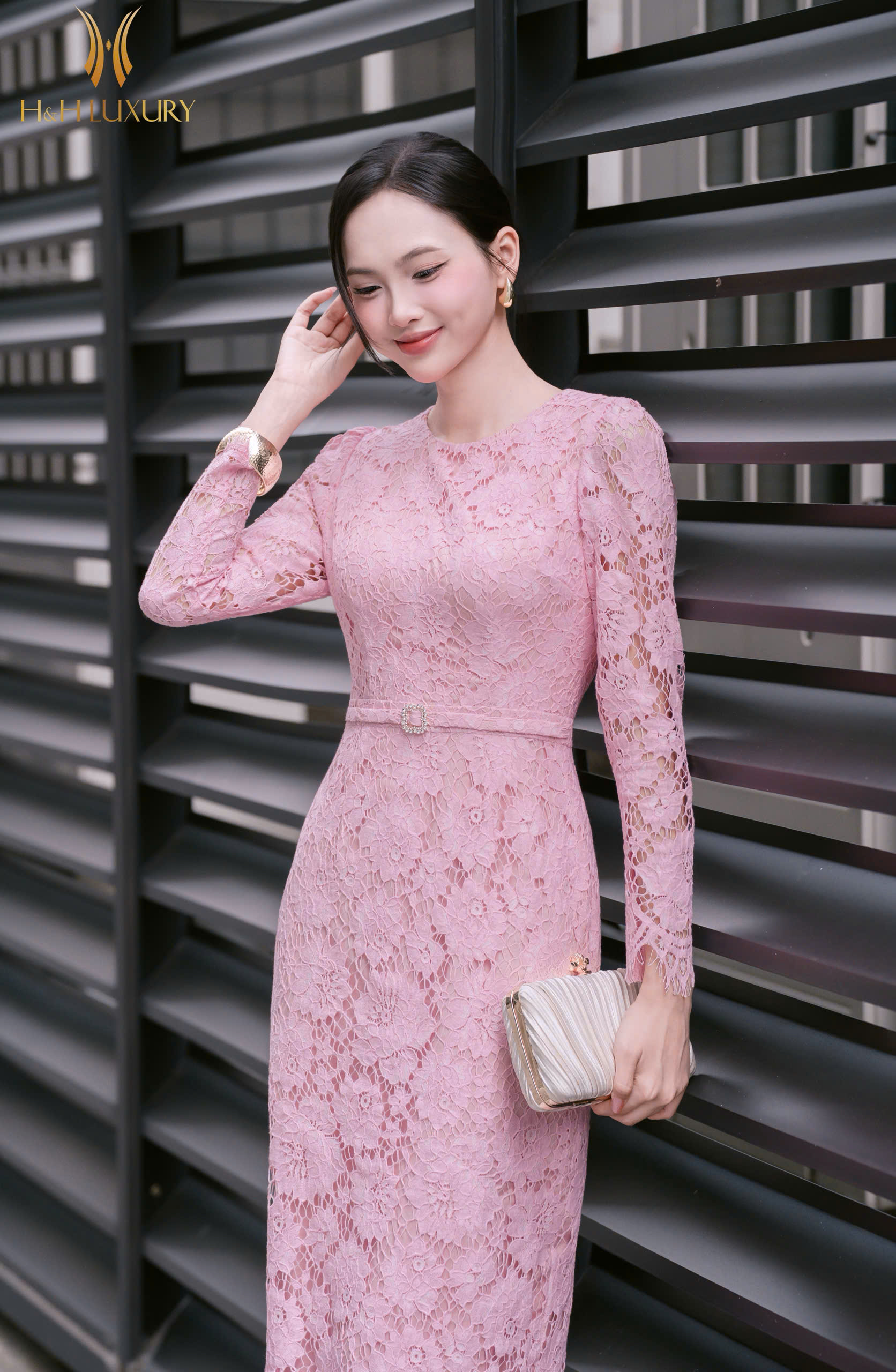 ĐẦM BÚT CHÌ REN HỒNG ĐAI EO