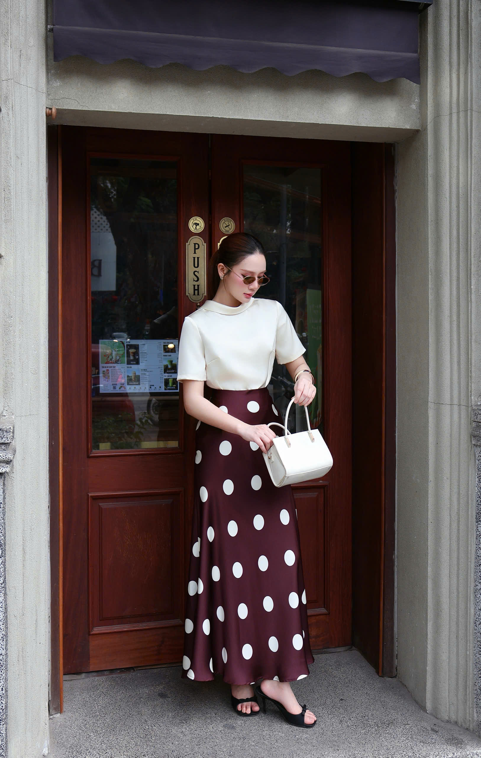 ÁO SƠ MI KEM LỤA QUEEN CỔ V SAU