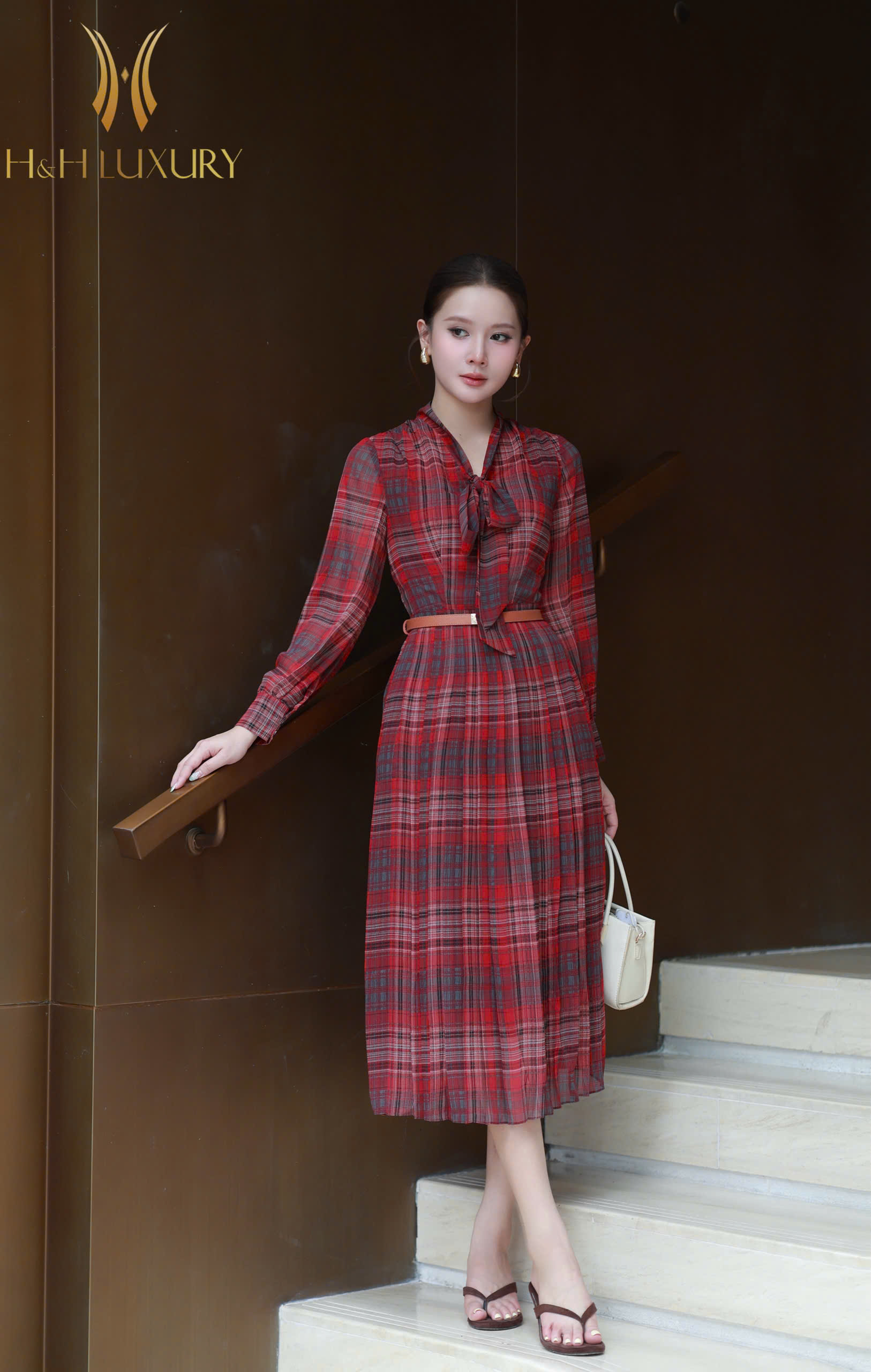 ĐẦM KẺ ĐỎ ĐÔ XẾP LY THÂN
