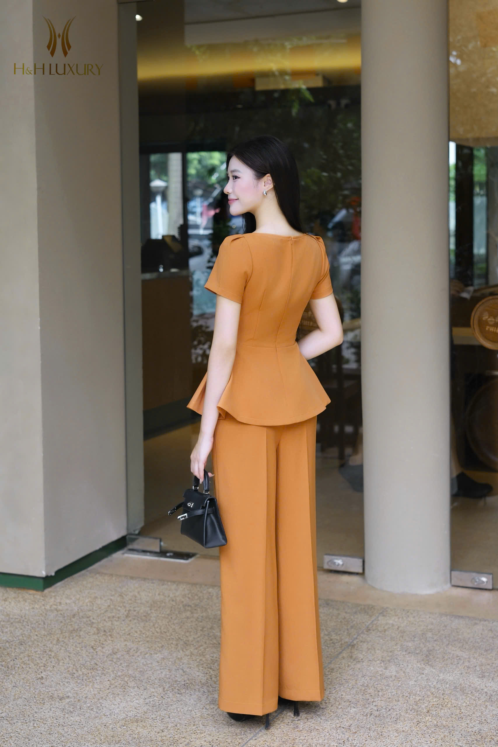 QUẦN ĐEN XUÔNG CAM HAI TÚI TRƯỚC