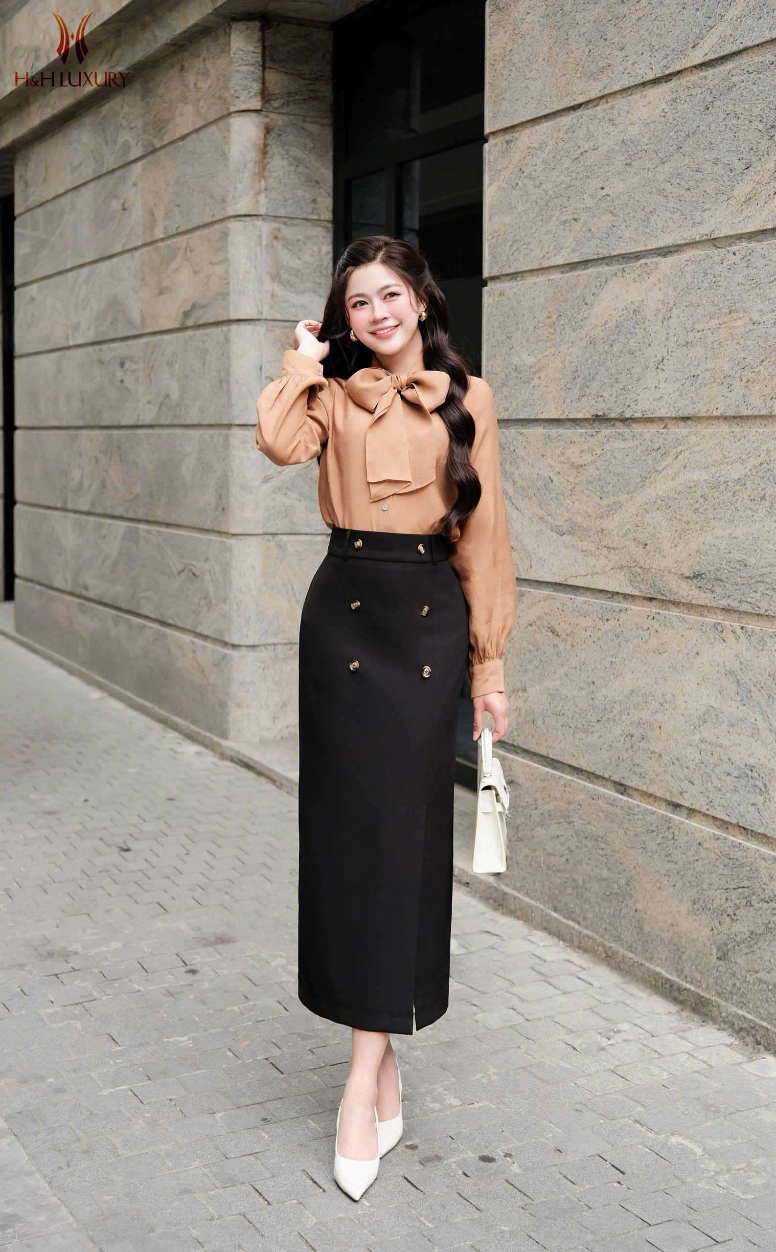 CHÂN JUP ĐEN BÚT CHỈ XUÔNG ĐÍNH CÚC