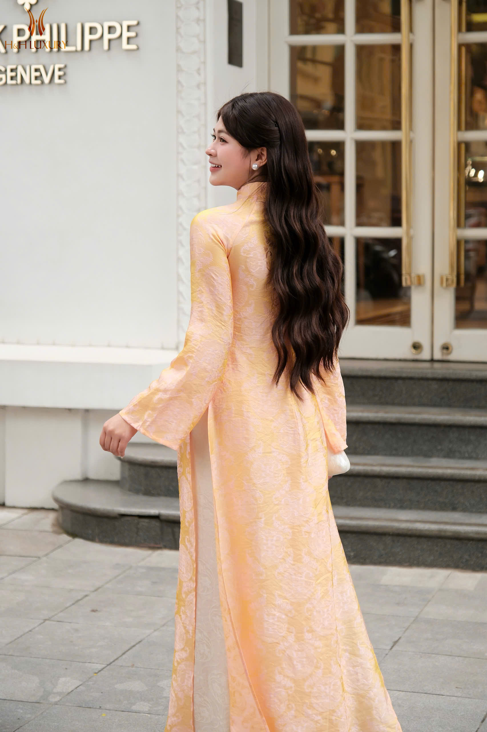 ÁO DÀI CÁCH TÂN DÁNG XUÔNG CỔ 3 PHÂN CAM