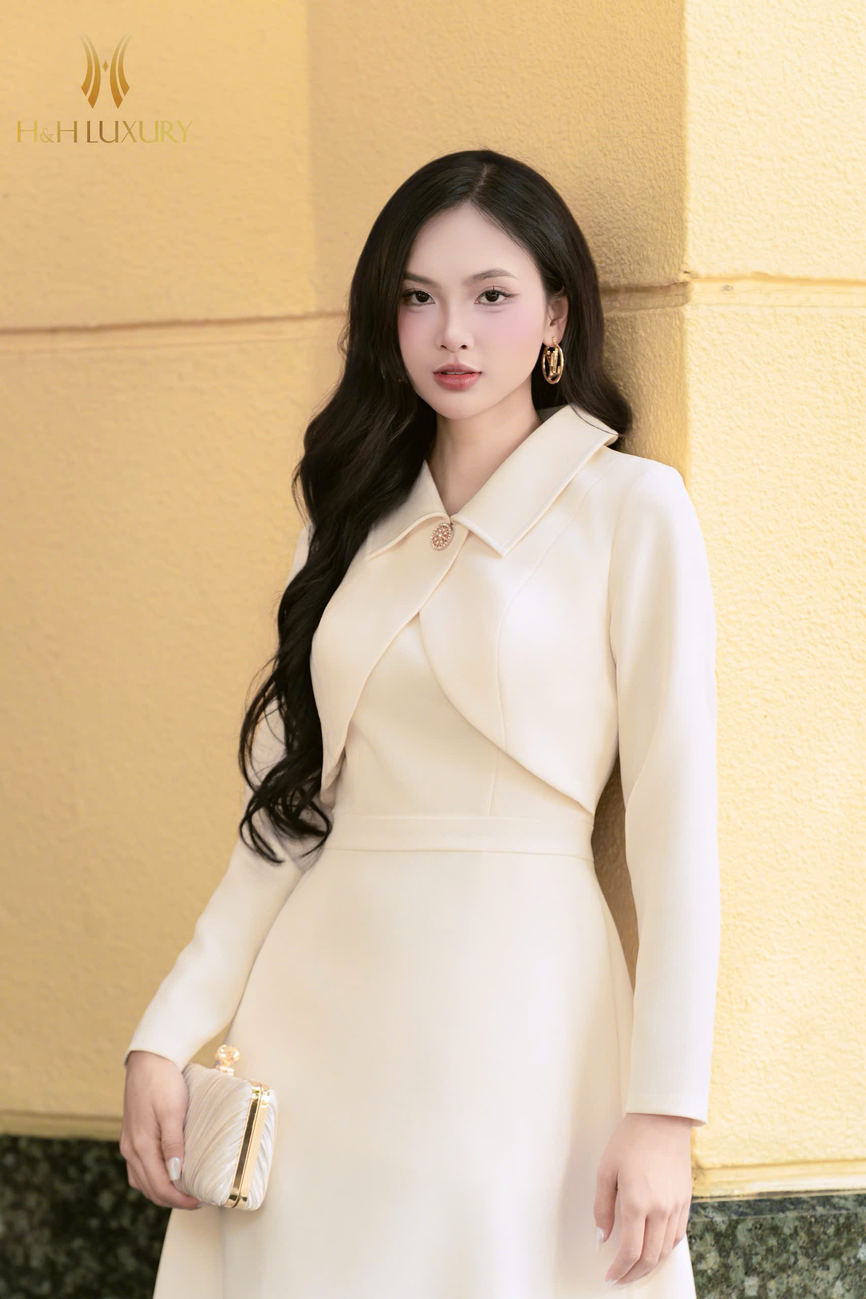 ĐẦM XÒE KEM TÀ NGỰC ĐÍNH KHUY ĐÁ