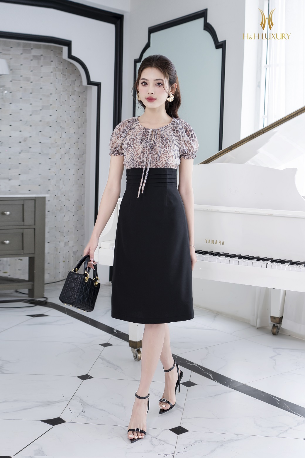 ĐẦM ĐEN ÔM A PHỐI TƠ BÁO NÂU TÂY