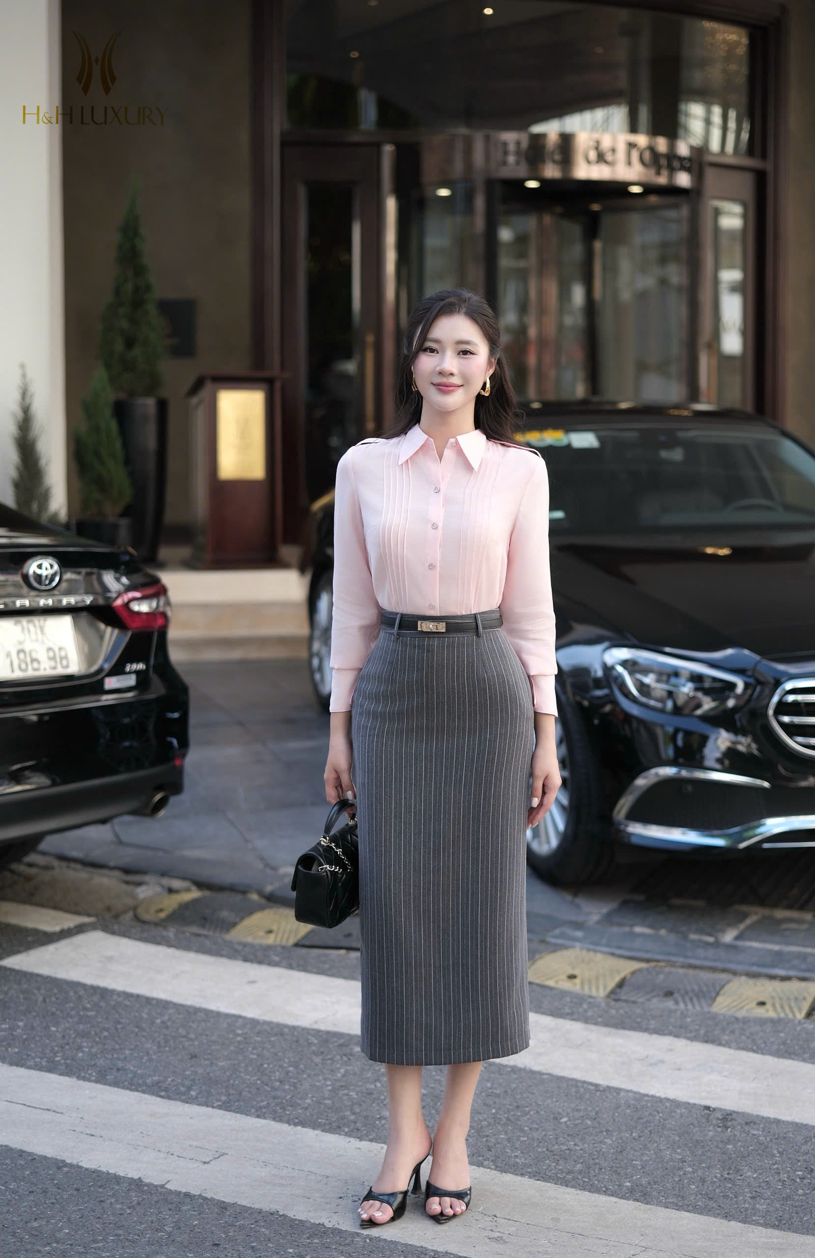 CHÂN VÁY BÚT CHÌ XUÔNG KẺ GHI TÂY