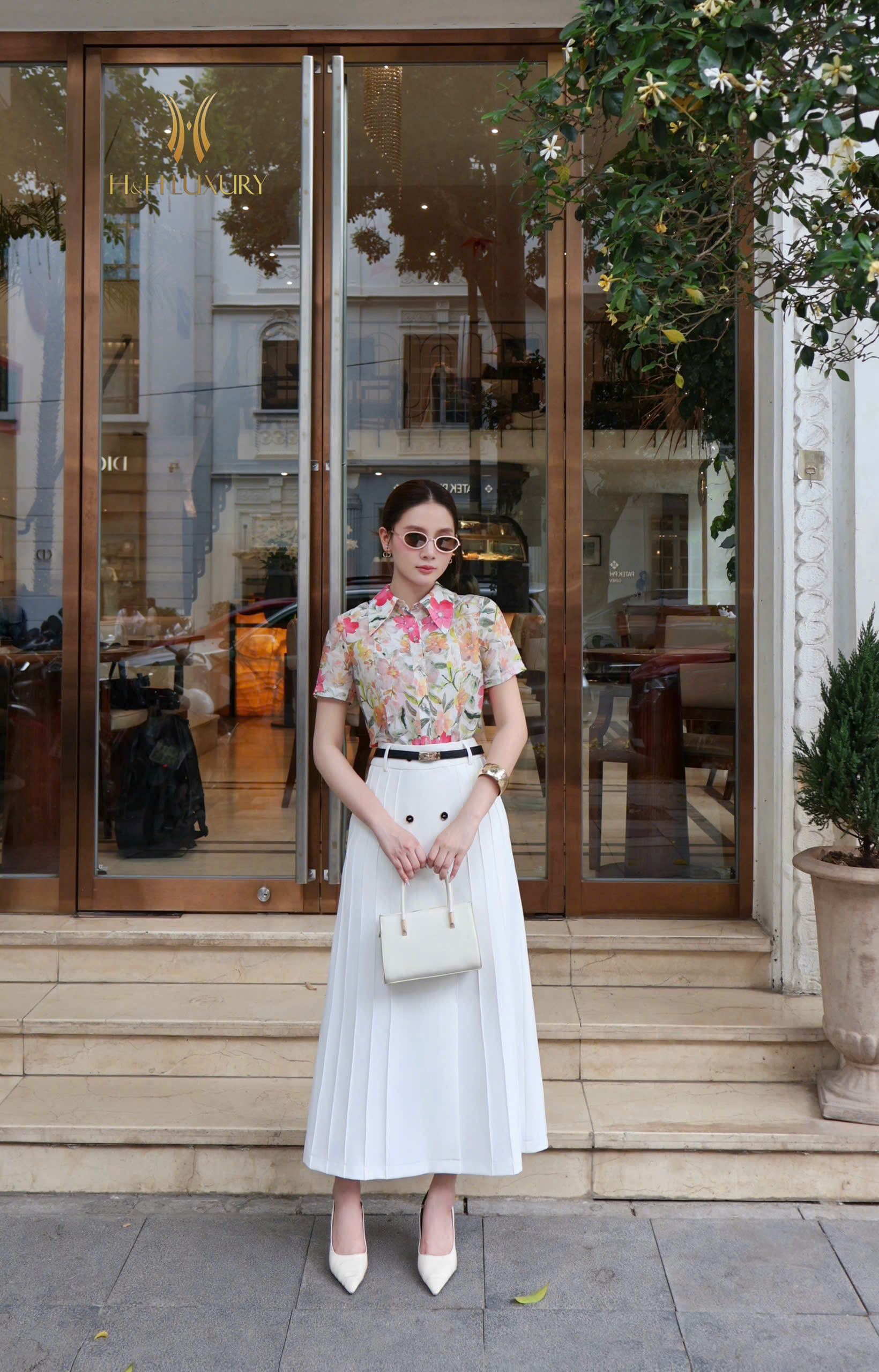 CHÂN VÁY TRẮNG DÁNG A BẤU LY ĐÍNH CÚC