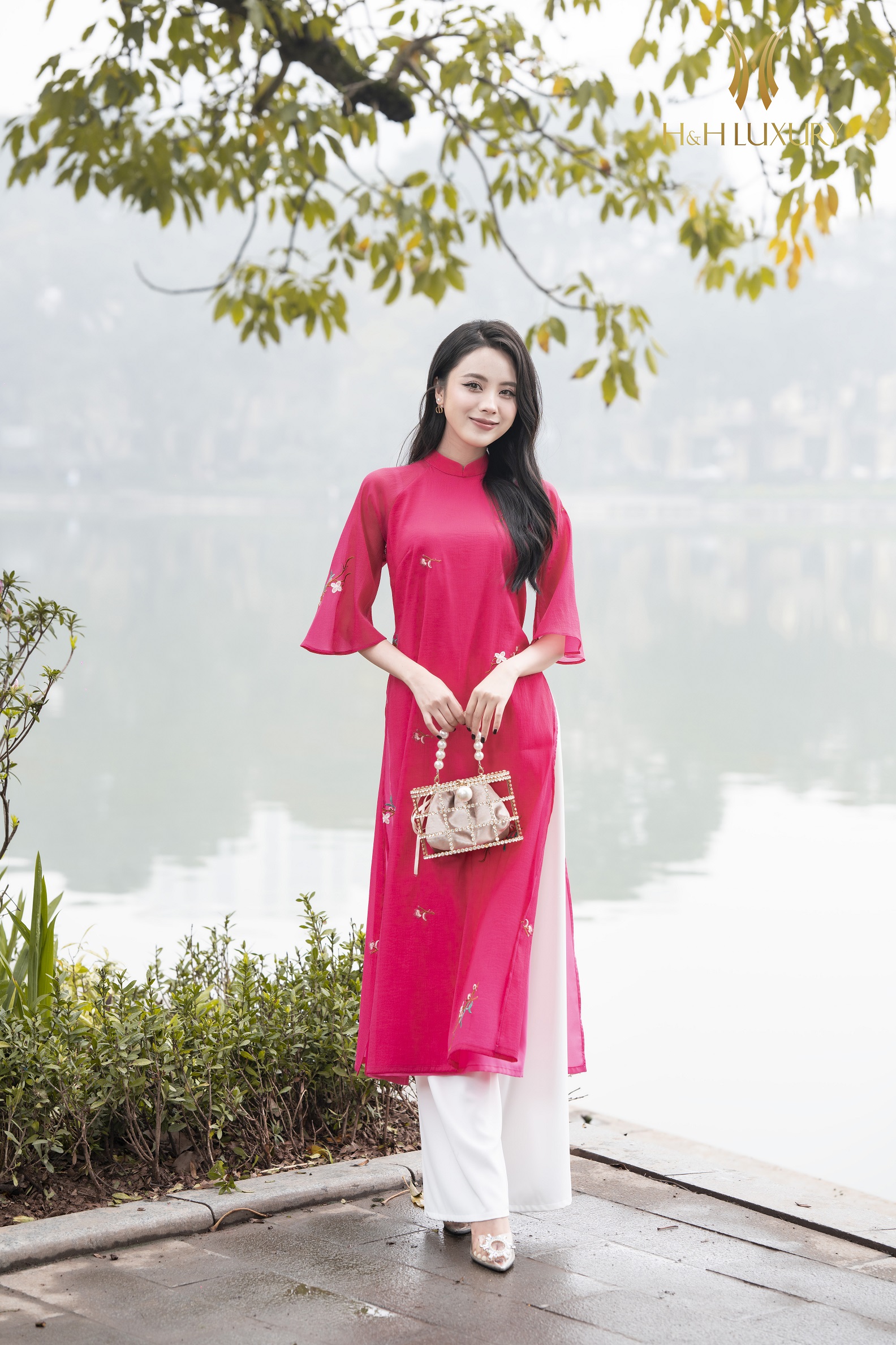 ÁO DÀI CÁCH TÂN TƠ  HỒNG SEN THÊU HOA