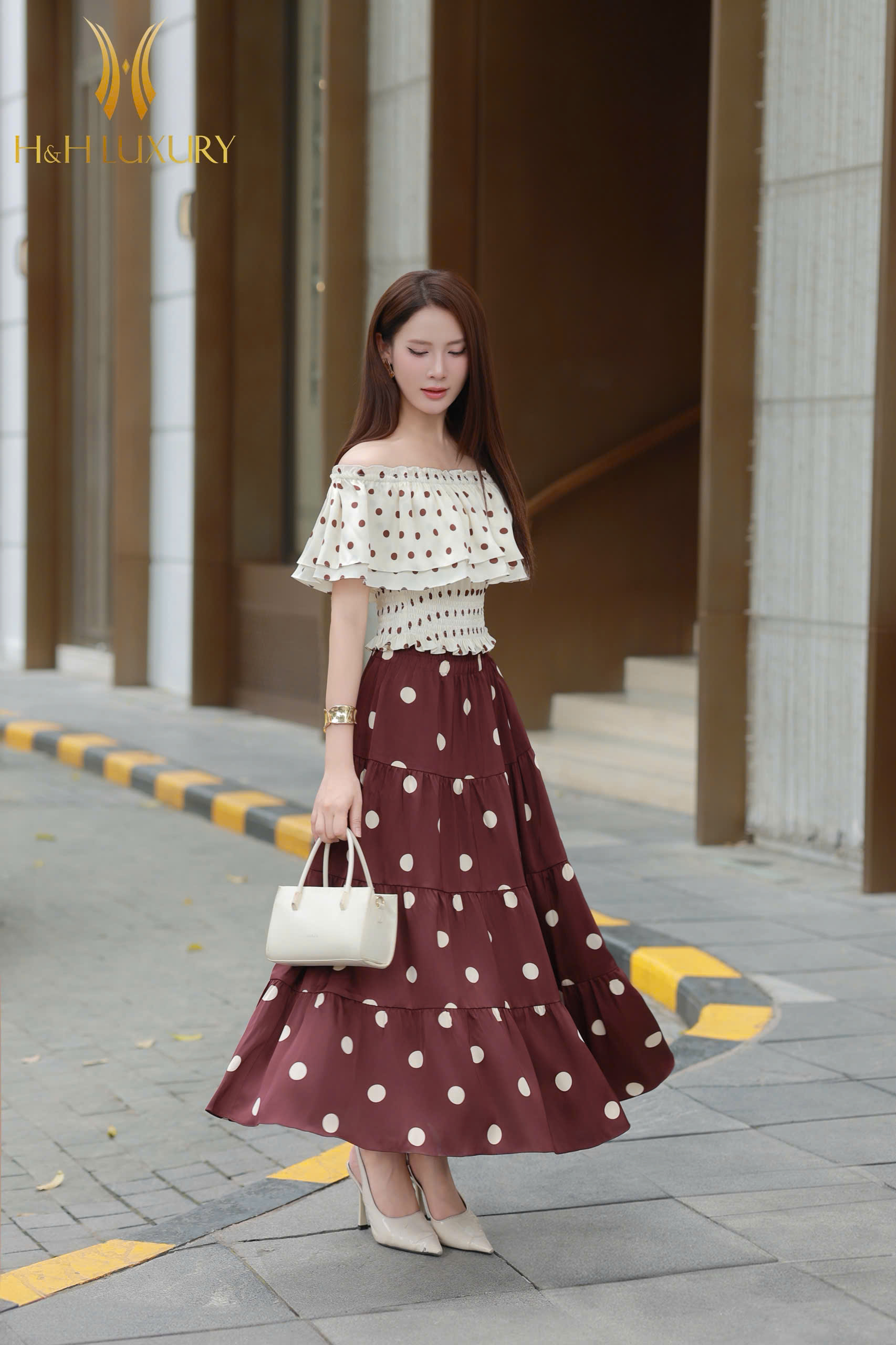CHÂN VÁY LỤA BI ĐỎ BURGUNDY CHUN EO