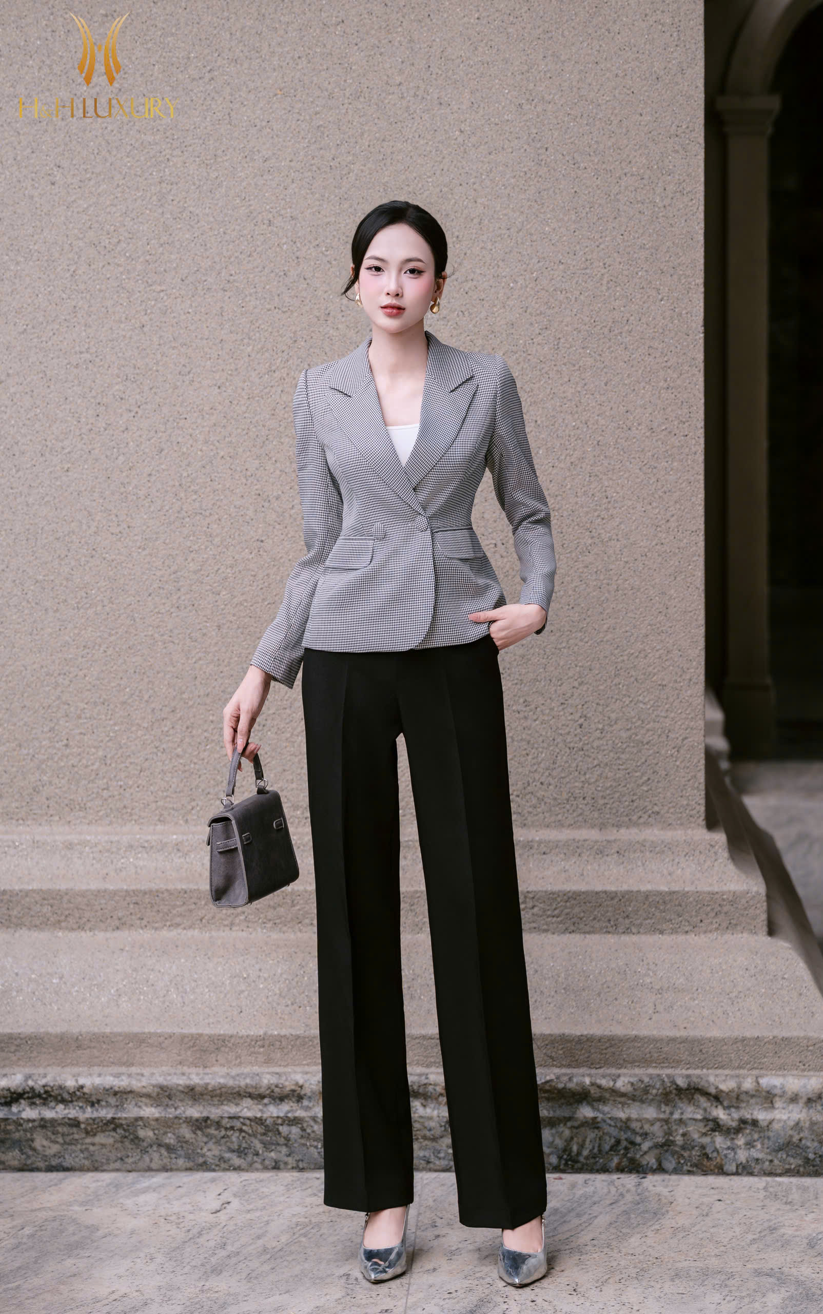 QUẦN XUÔNG ĐEN 2 TÚI TRƯỚC