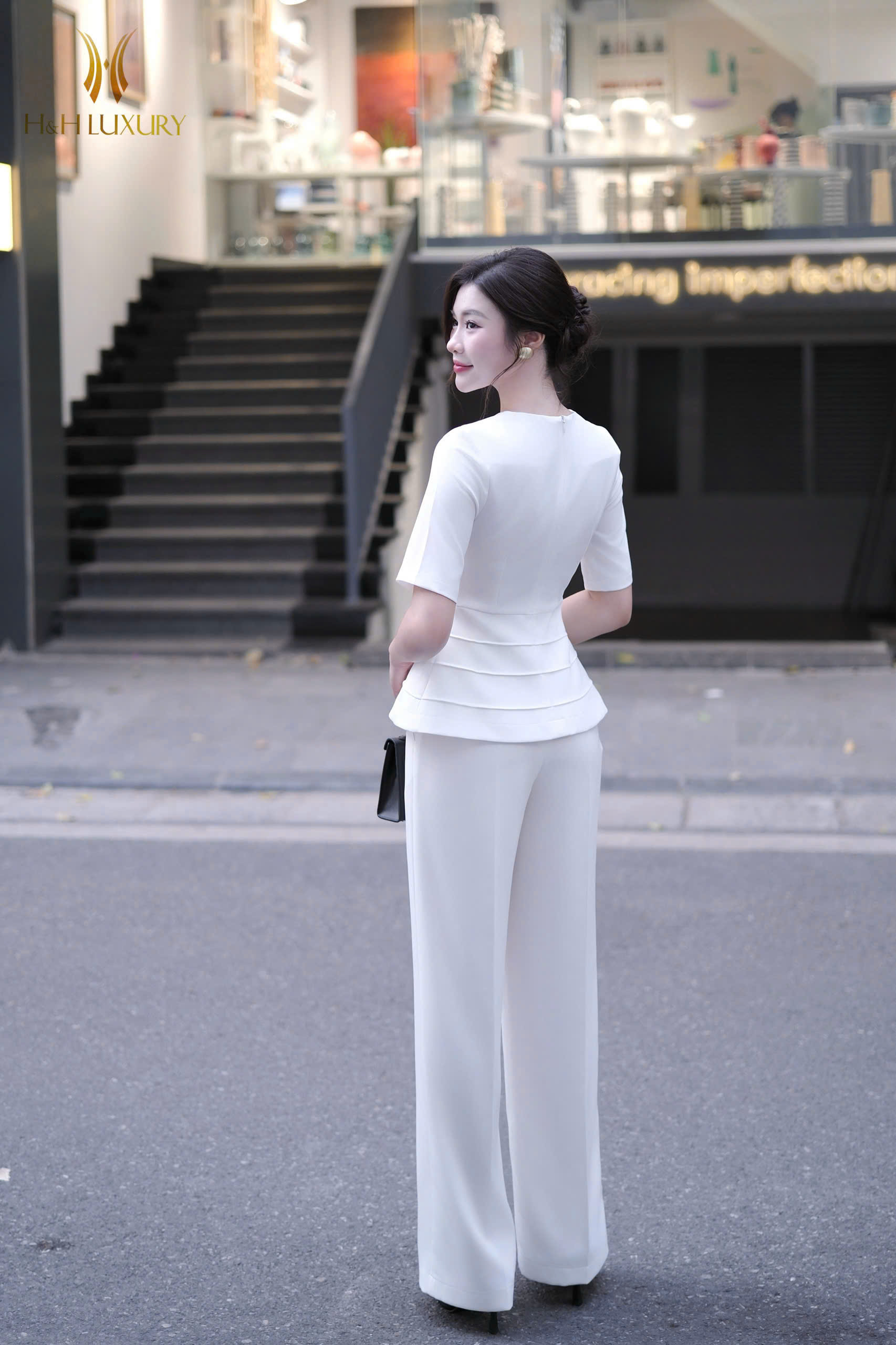 QUẦN XUÔNG TRẮNG HAI TÚI TRƯỚC