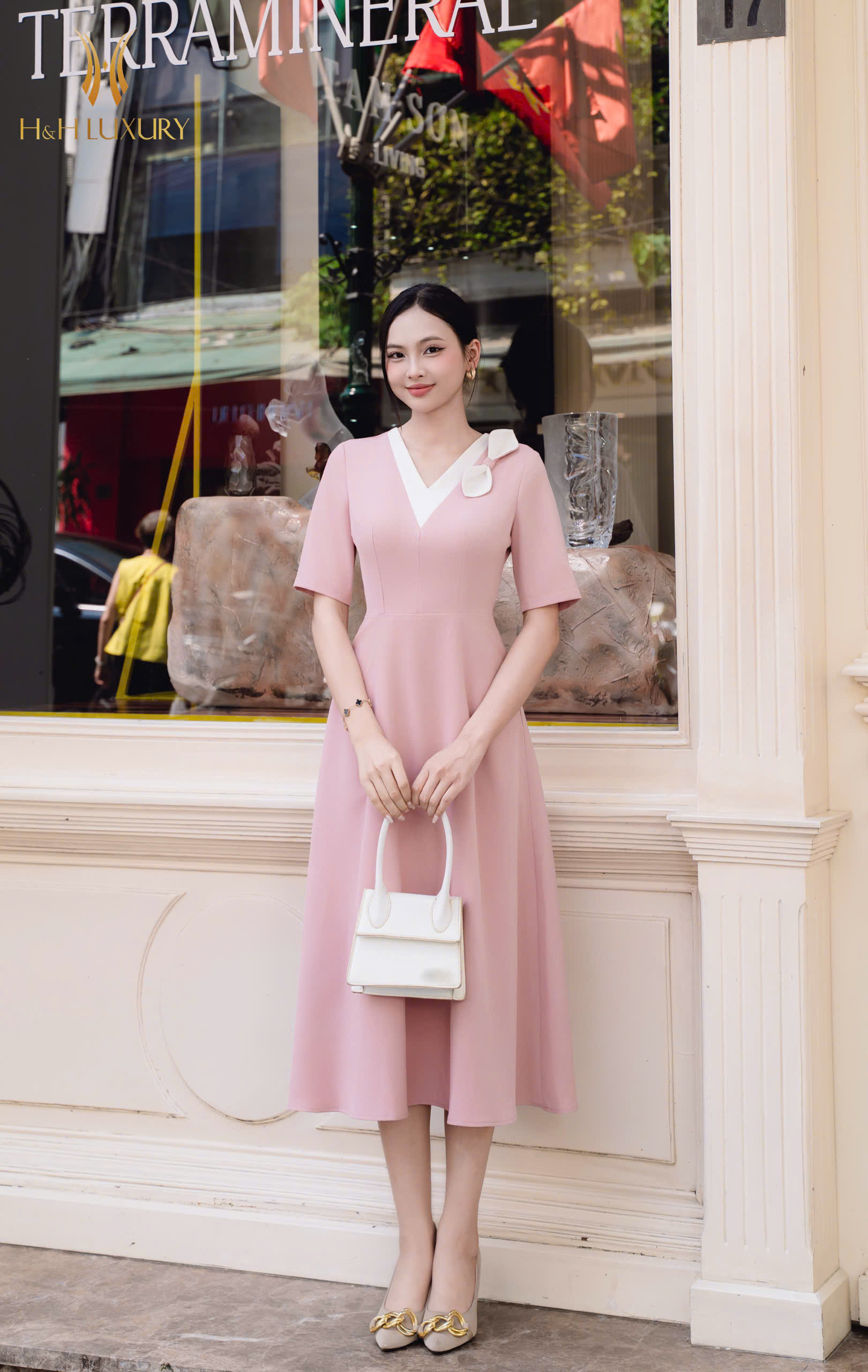 ĐẦM XÒE HỒNG CỔ V NƠ CỔ