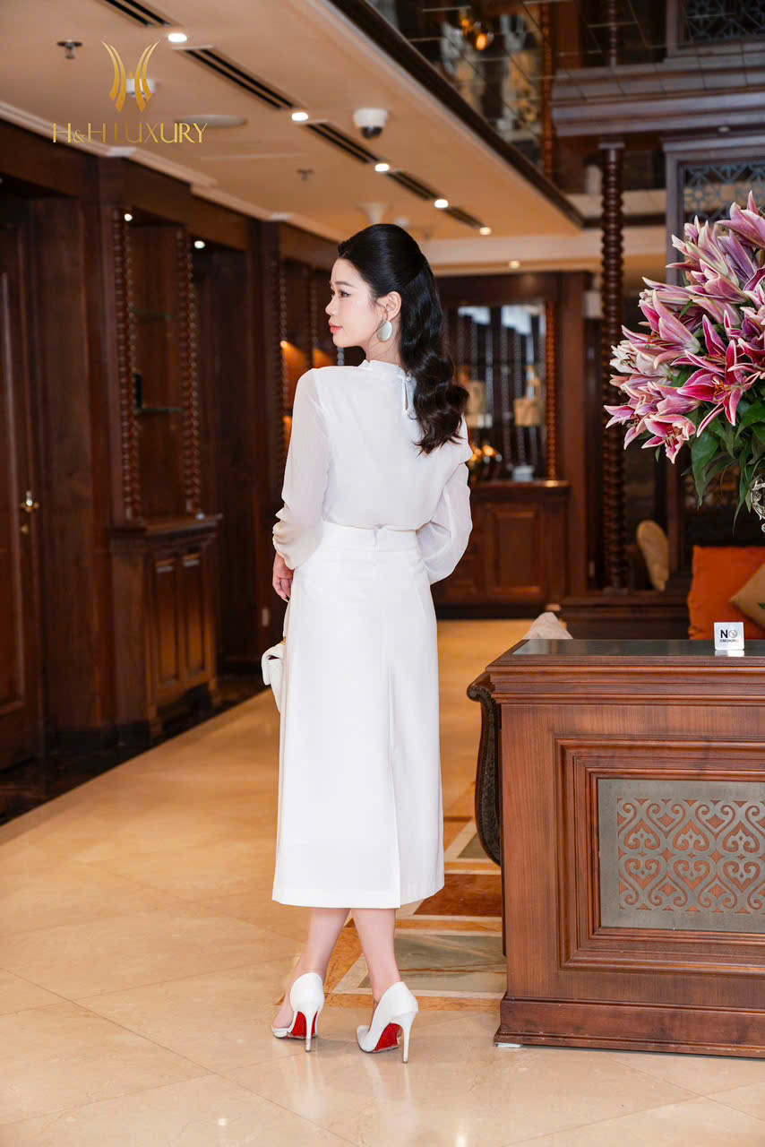 CHÂN JUP TRẮNG ÔM A ĐÍNH CÚC EO TUYẾT HÀN