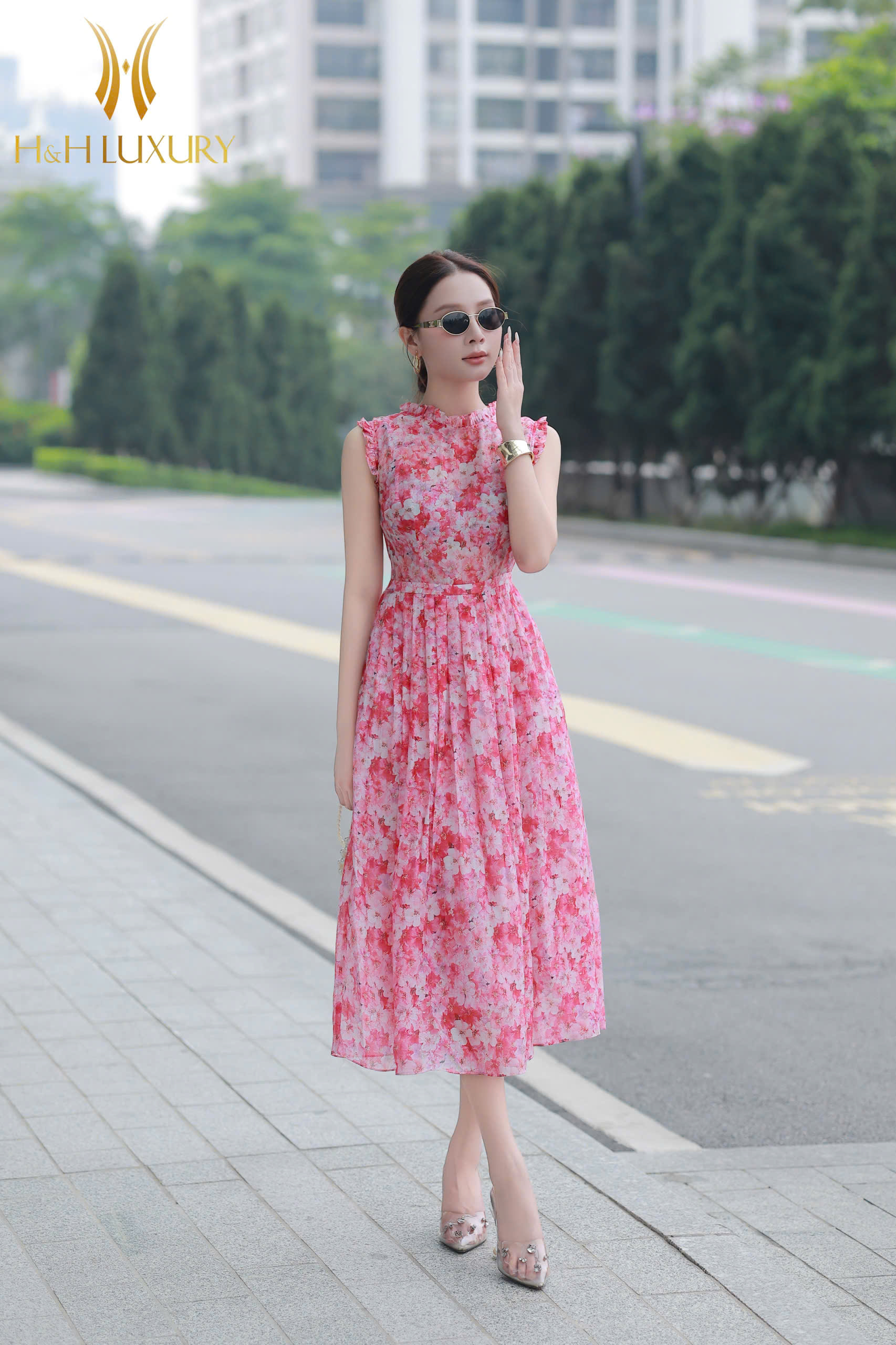 ĐẦM XÒE HỒNG SEN XẾP LY CỔ