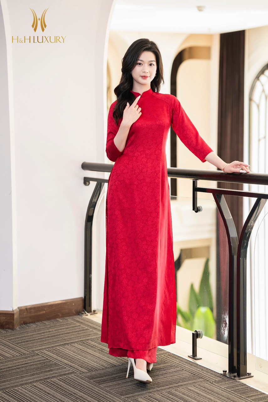 QUẦN ÁO DÀI GẤM HOA HỒNG ĐỎ NHUNG