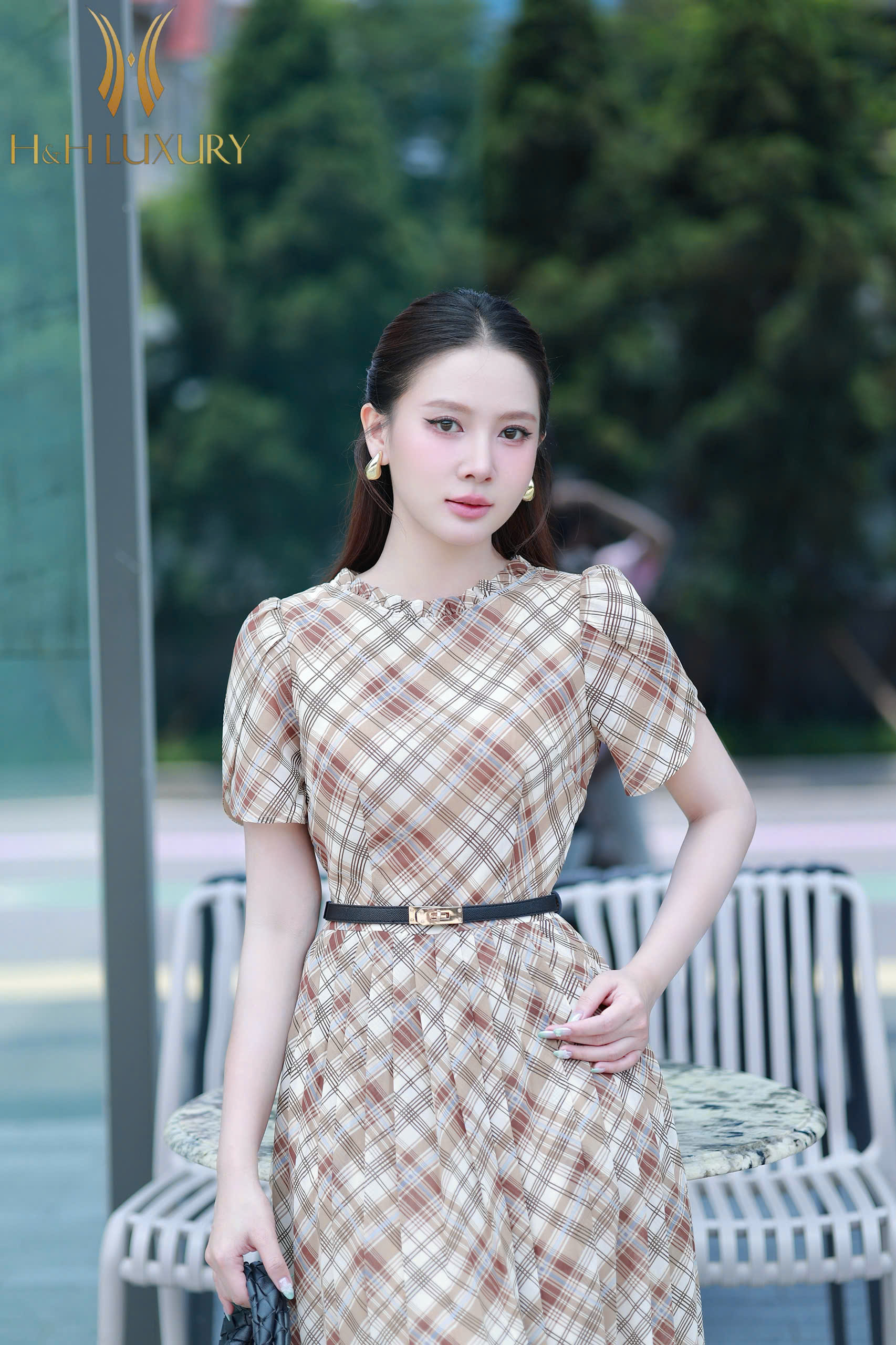 ĐẦM KẺ NÂU TÂY XẾP LY THÂN