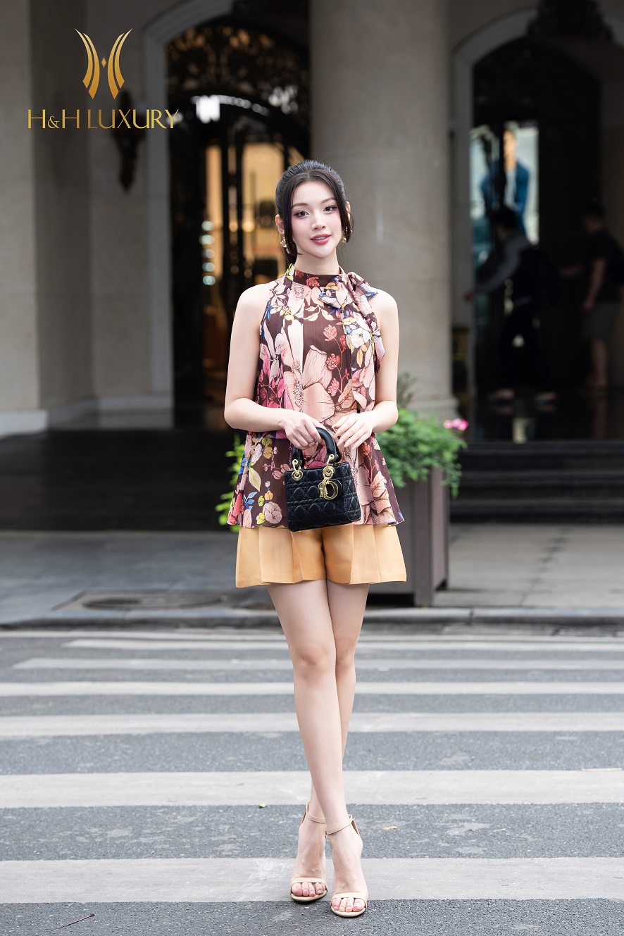 Những kiểu chân váy mặc là đẹp của Hoàng Thùy Linh, Tóc Tiên