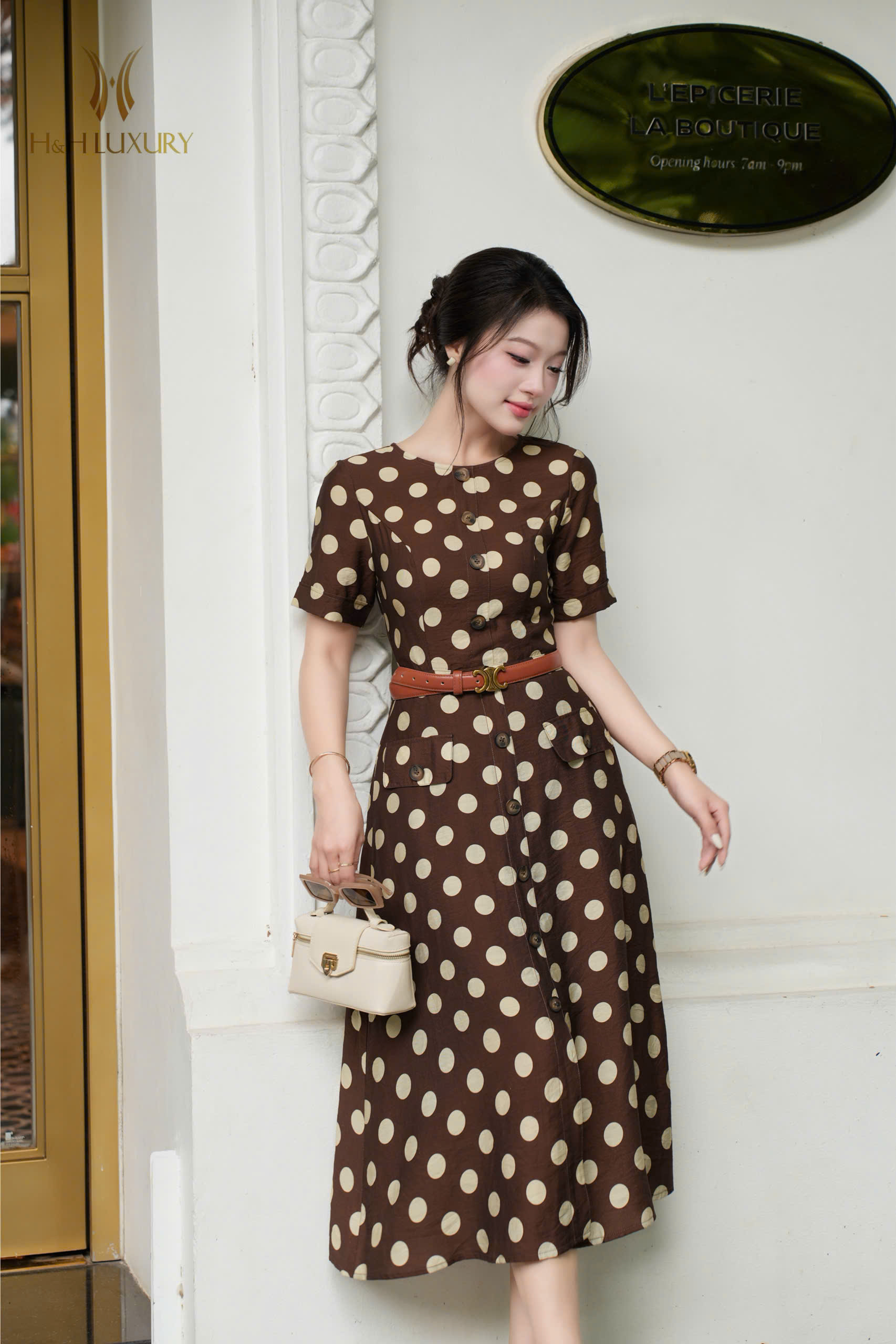 ĐẦM LINEN CHẤM BI NÂU TÂY ĐÍNH CÚC