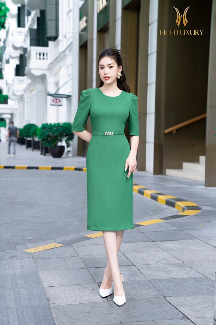 Bảng màu xanh lá và chất liệu ren, Dương Mịch biến chiếc váy đẹp hơn mẫu gốc