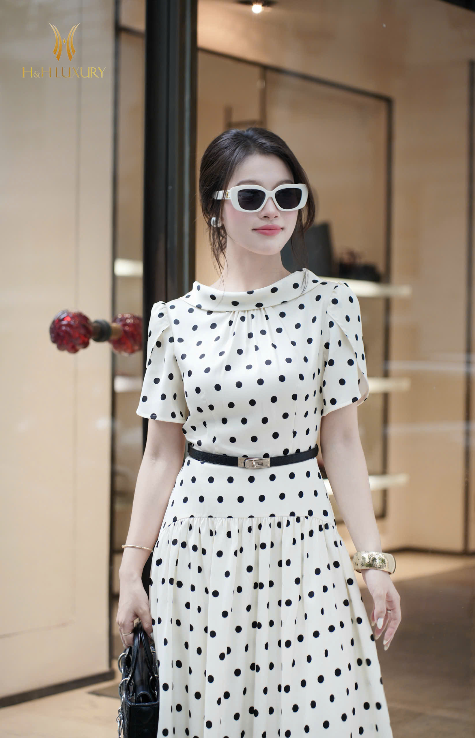 ĐẦM LỤA BI KEM CỔ V SAU